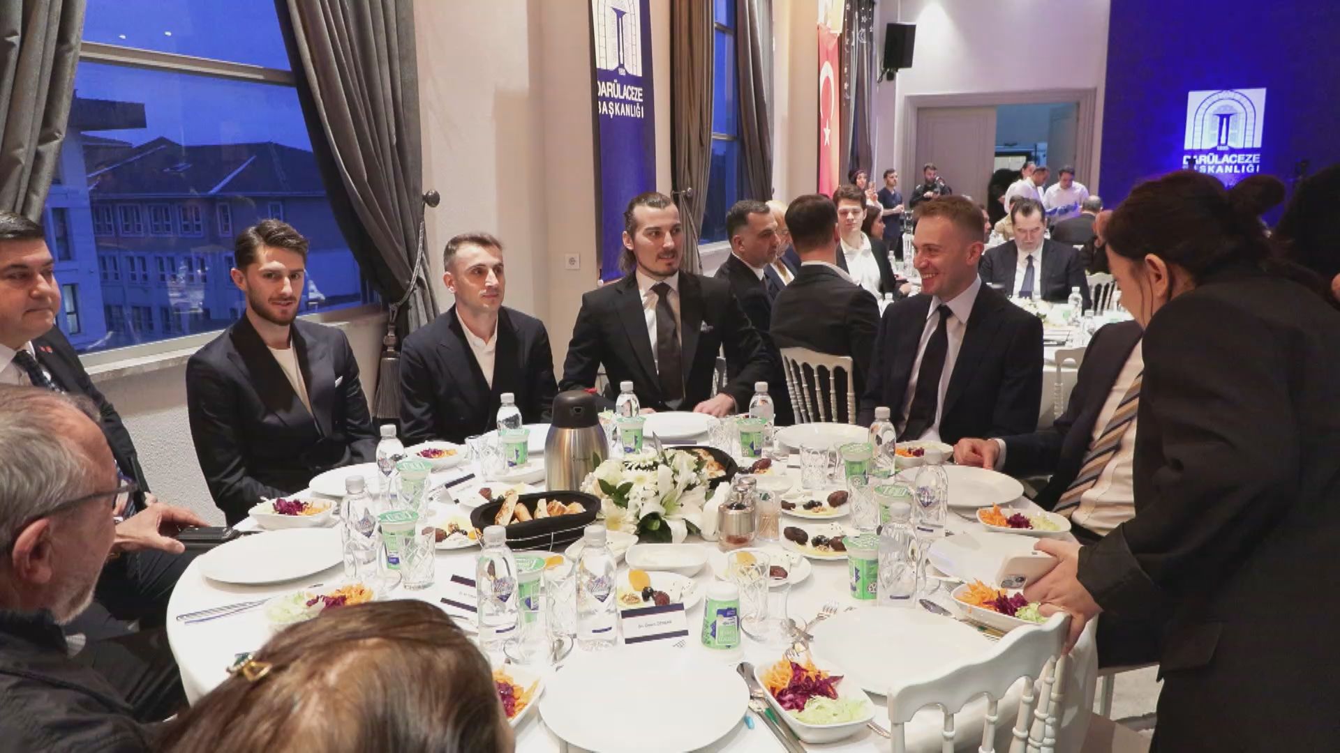 Darülaceze iftar programı katılımcıları