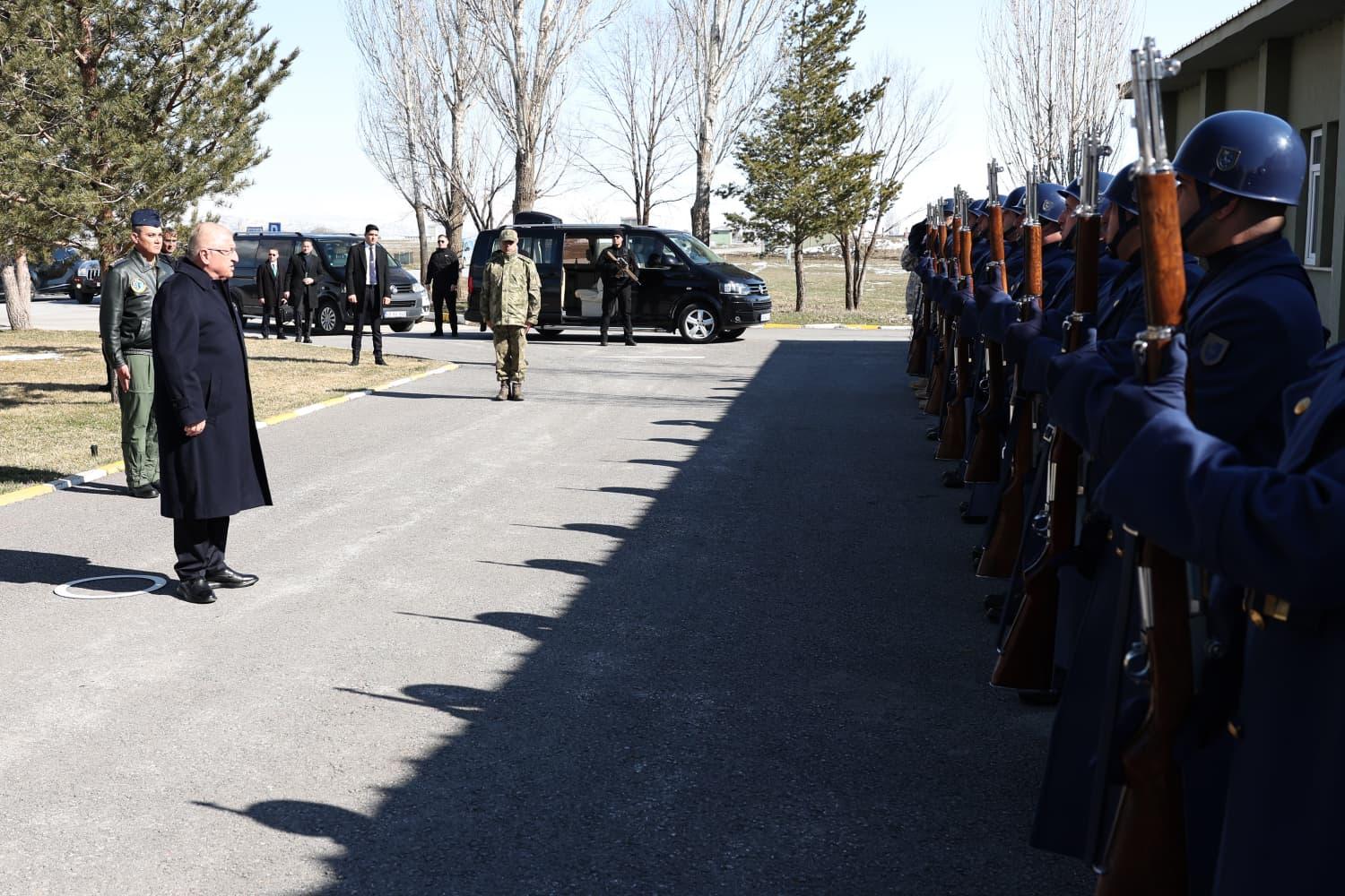Milli Savunma Bakanı Yaşar Güler Muş Hava Meydan Komutanlığı
