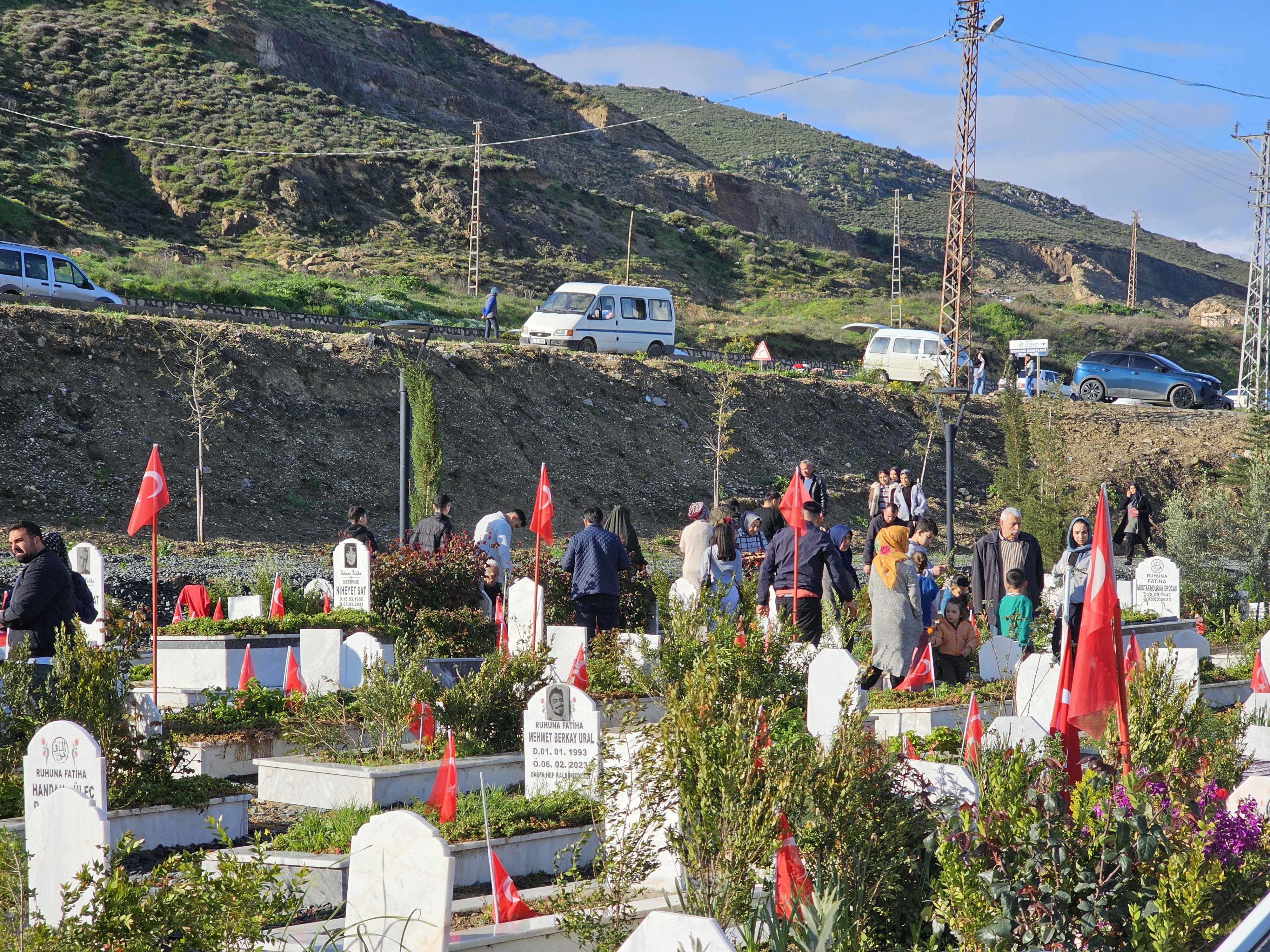 Hatay Deprem Şehitliği dua
