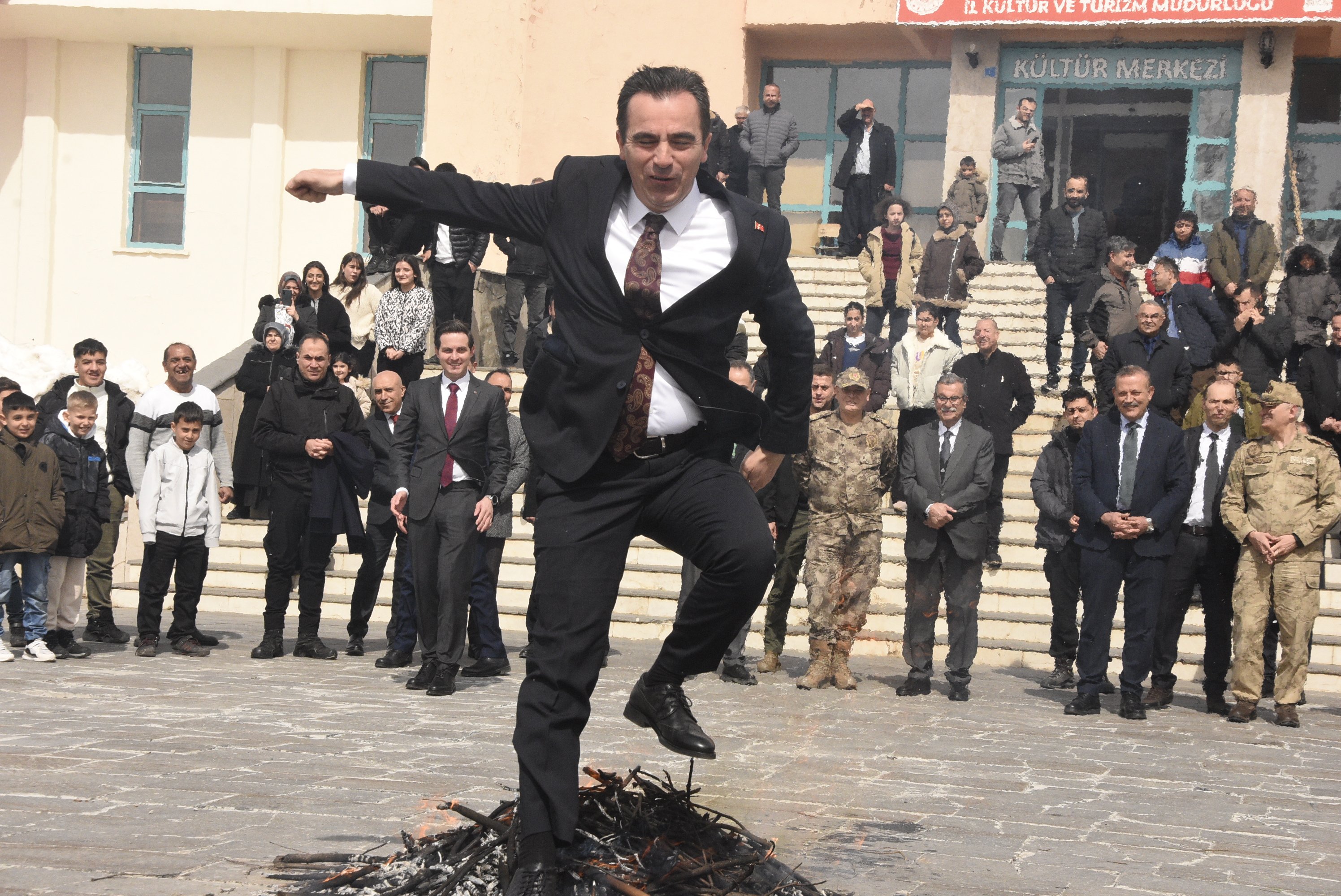 Bitlis Nevruz kutlamaları protokol üyeleri