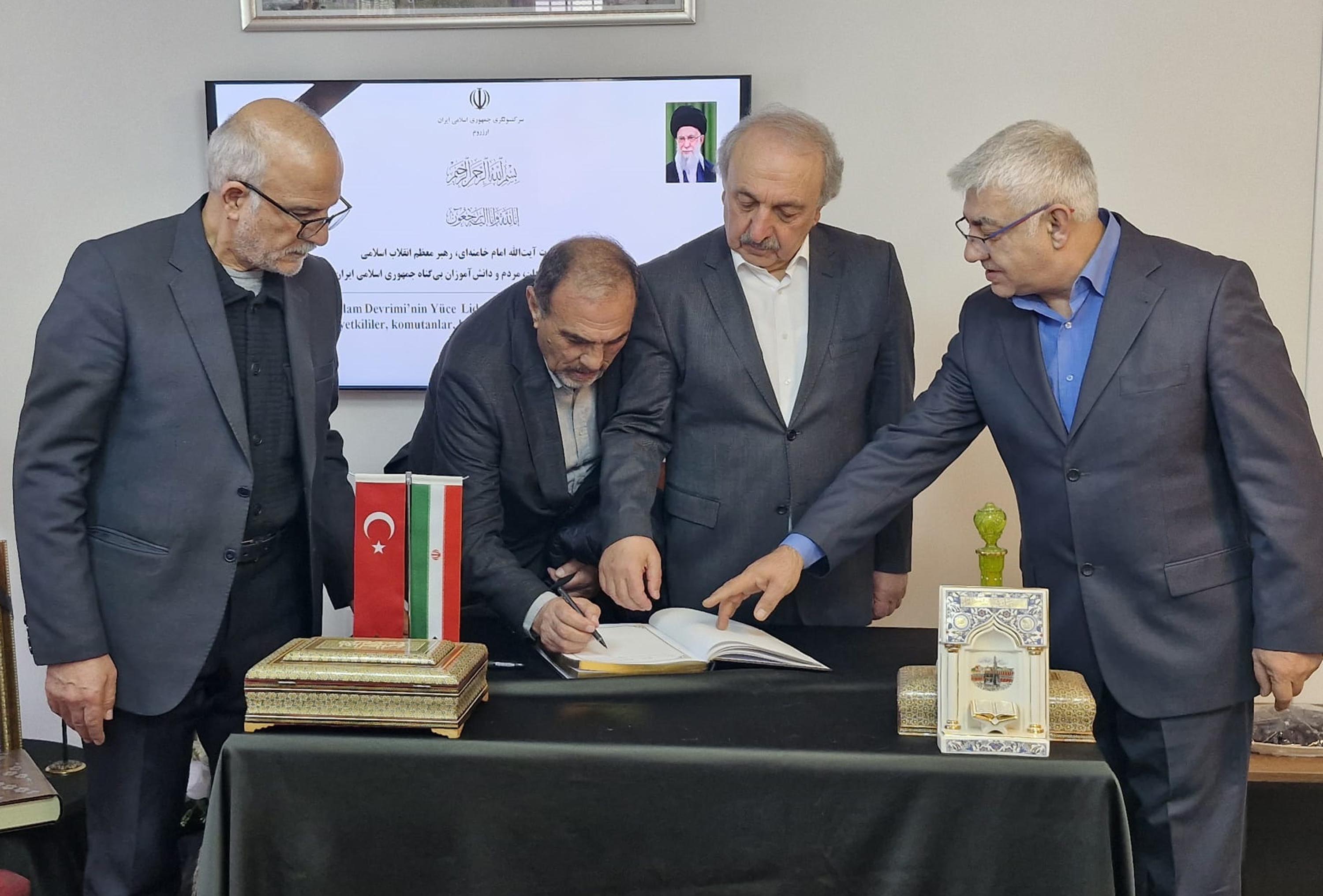 Erzurum STK Temsilcileri Taziye Defteri İmzalıyor