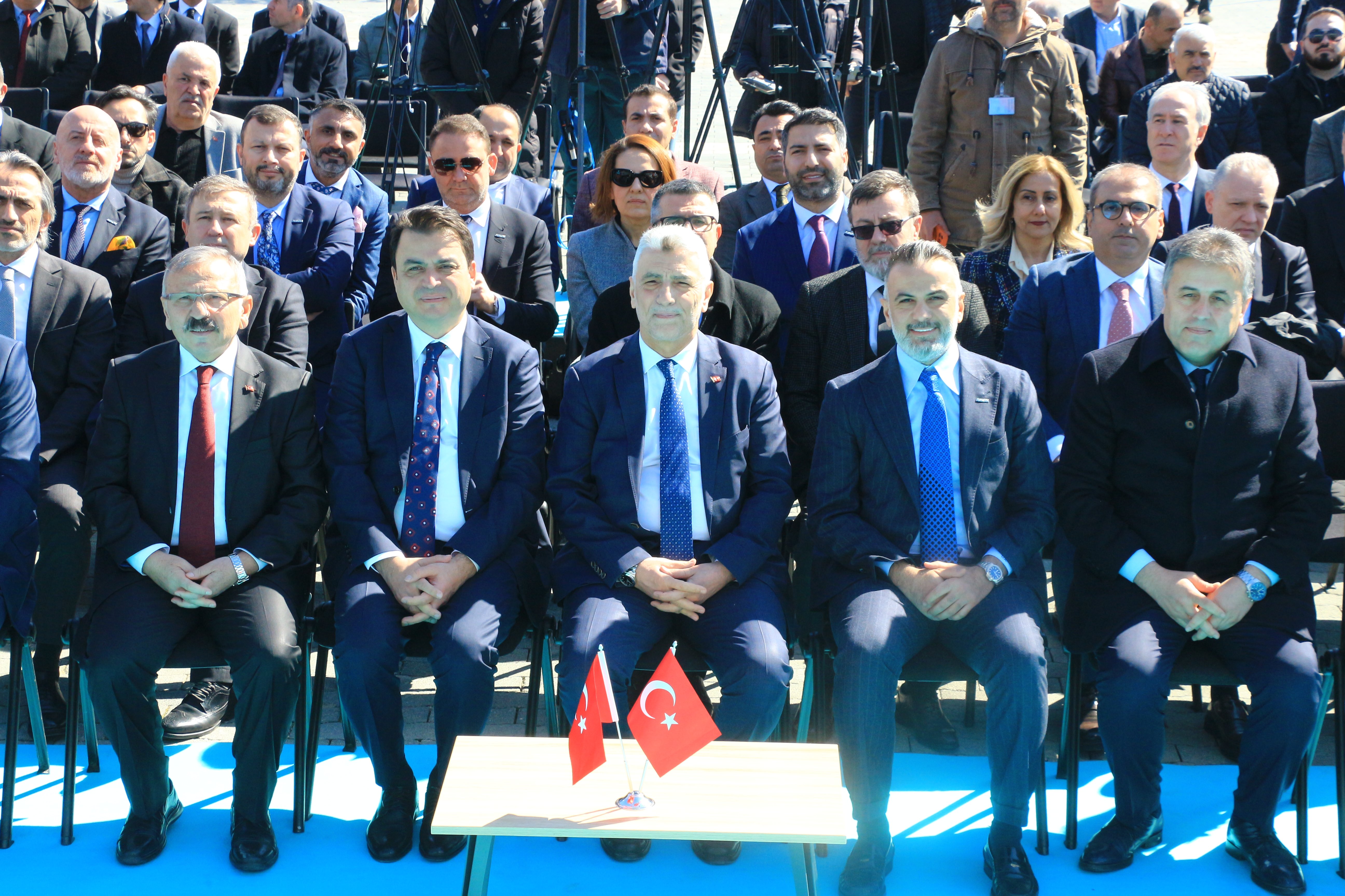 Bakan Bolat konuşma yapıyor