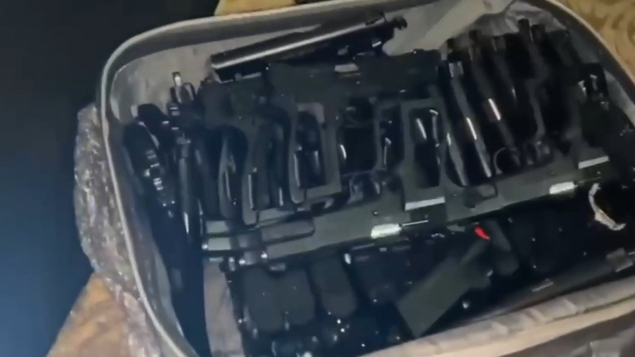 Pendikte ele geçirilen silahlar tabancalar