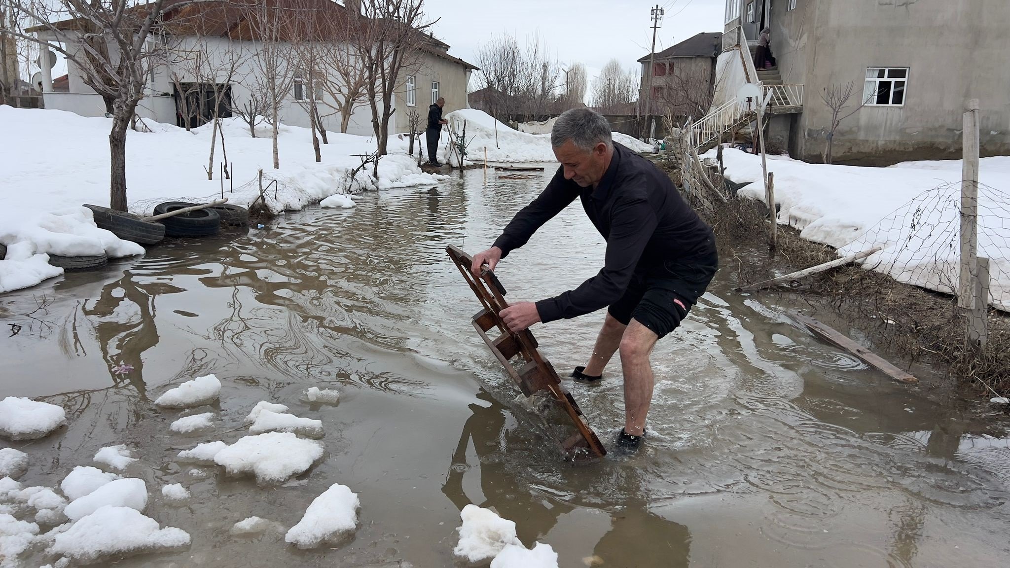 Yüksekova su baskını sokak