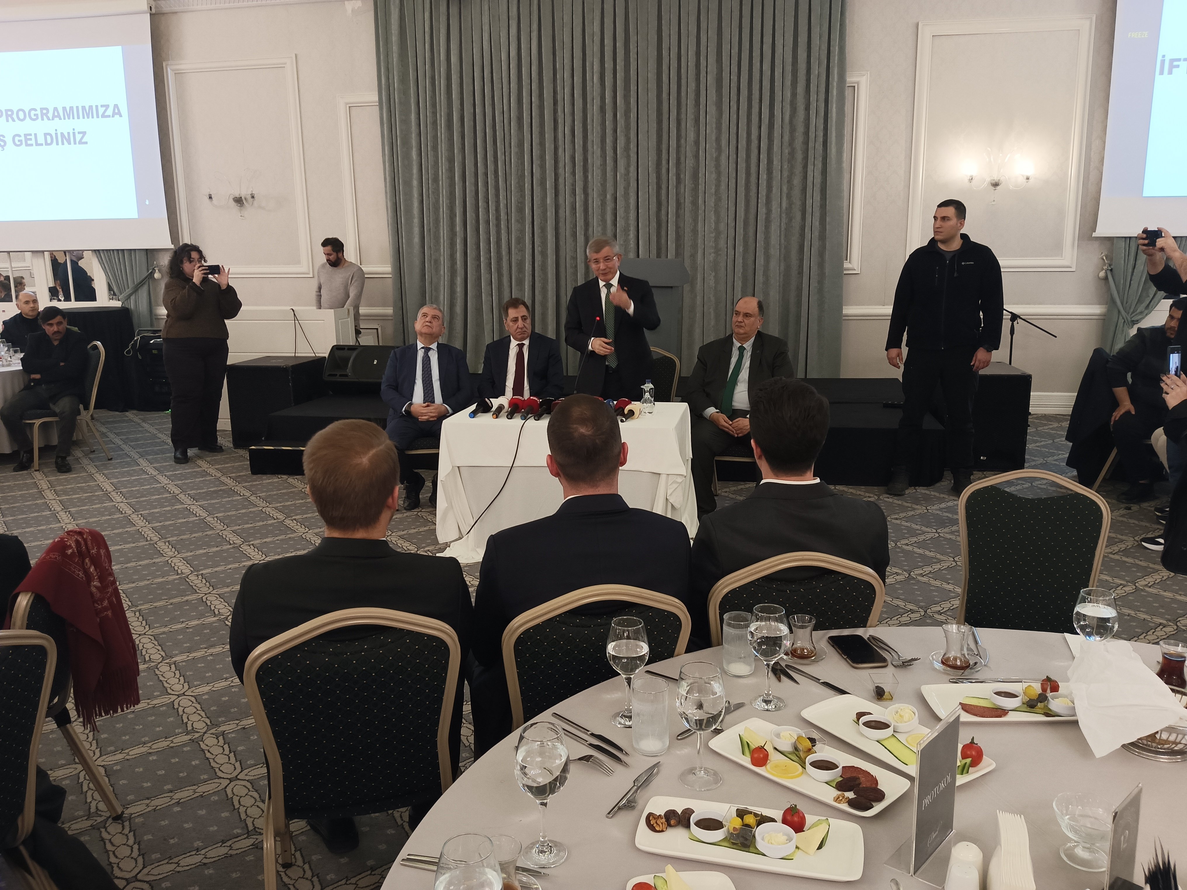 Davutoğlu ve eşi Sare Davutoğlu