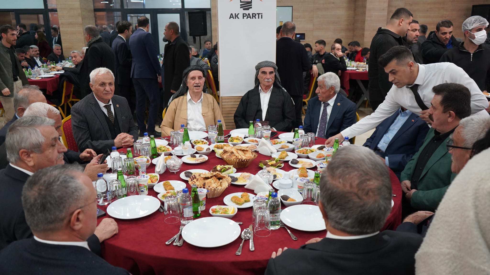 Bakan Çiftçi iftar programında konuşma yapıyor