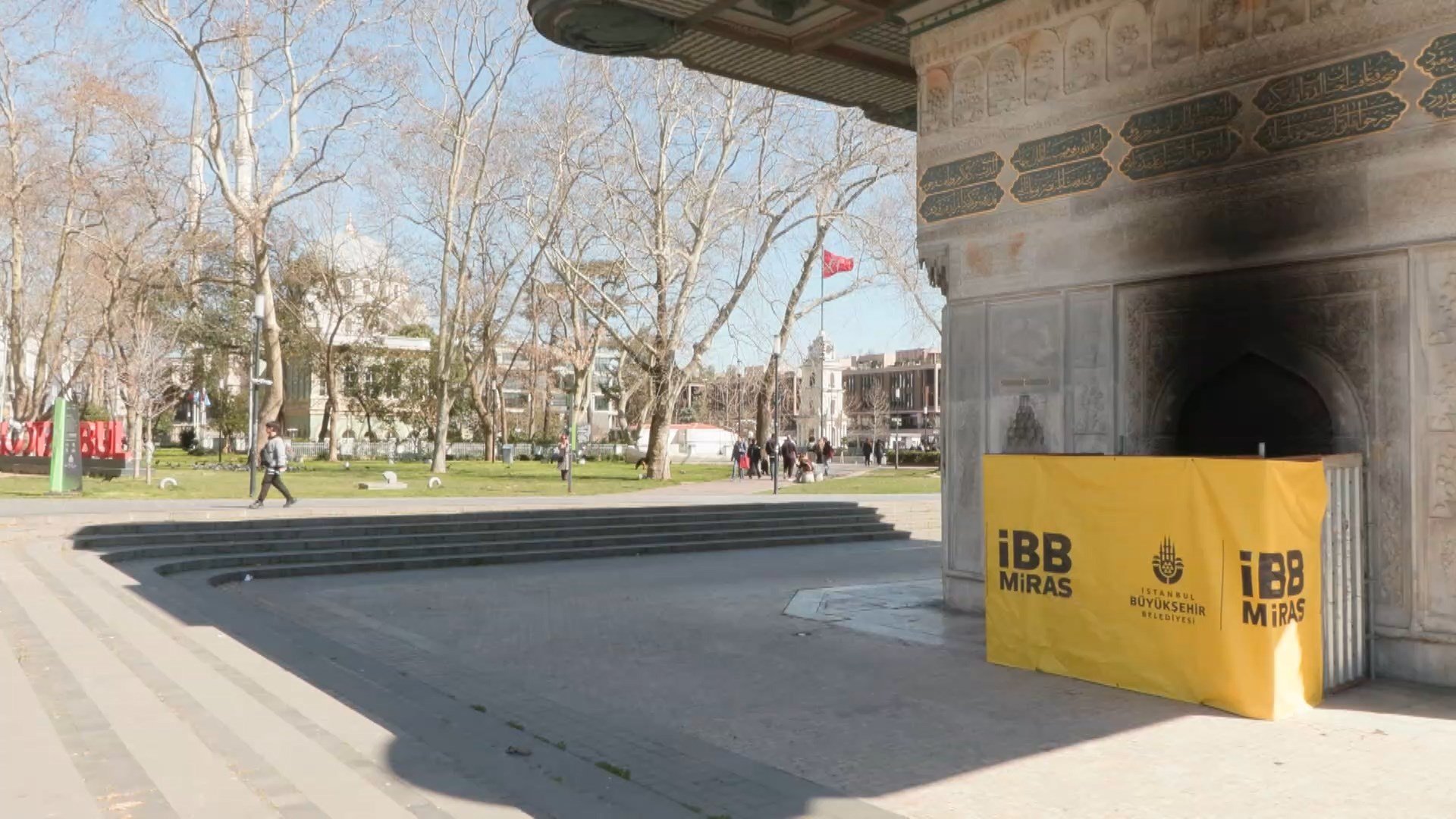 Tophane Çeşmesi zarar görmüş hali