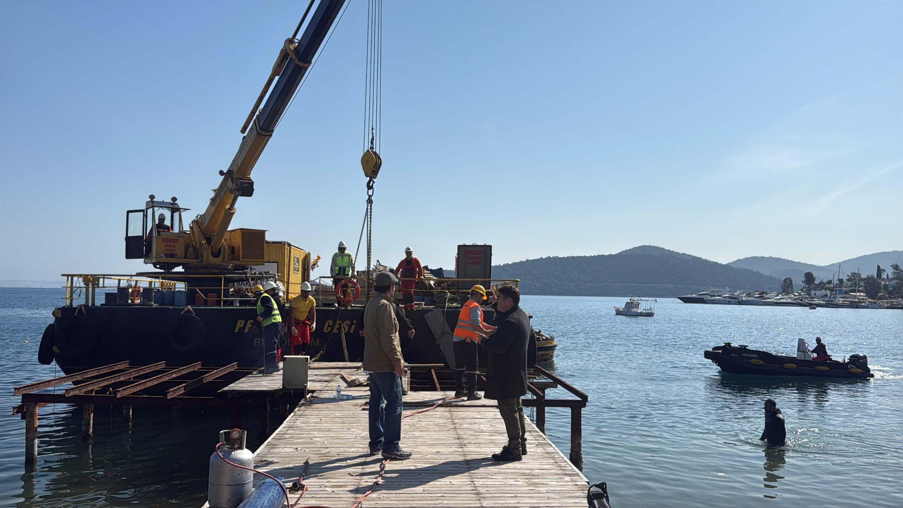 Türkbükü sahilinde yüzer platform