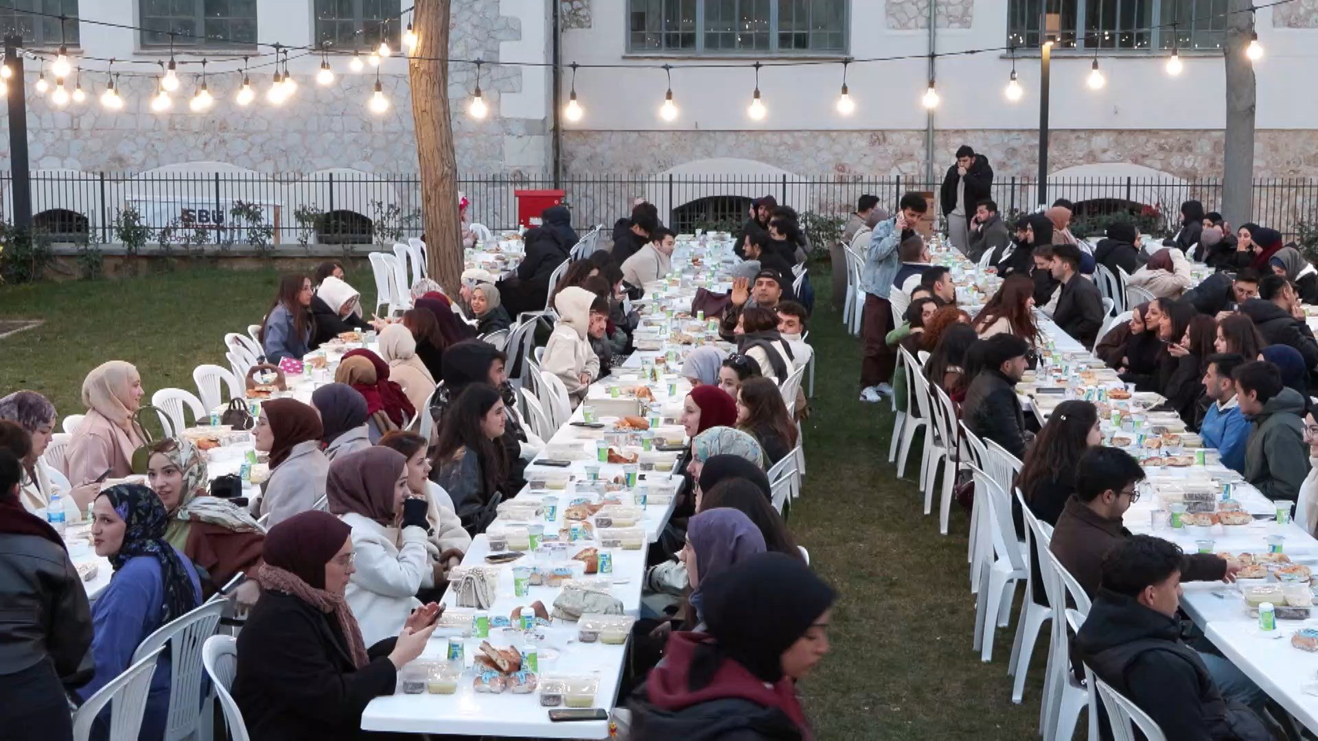 Bakan Işıkhan öğrencilerle iftar sofrasında