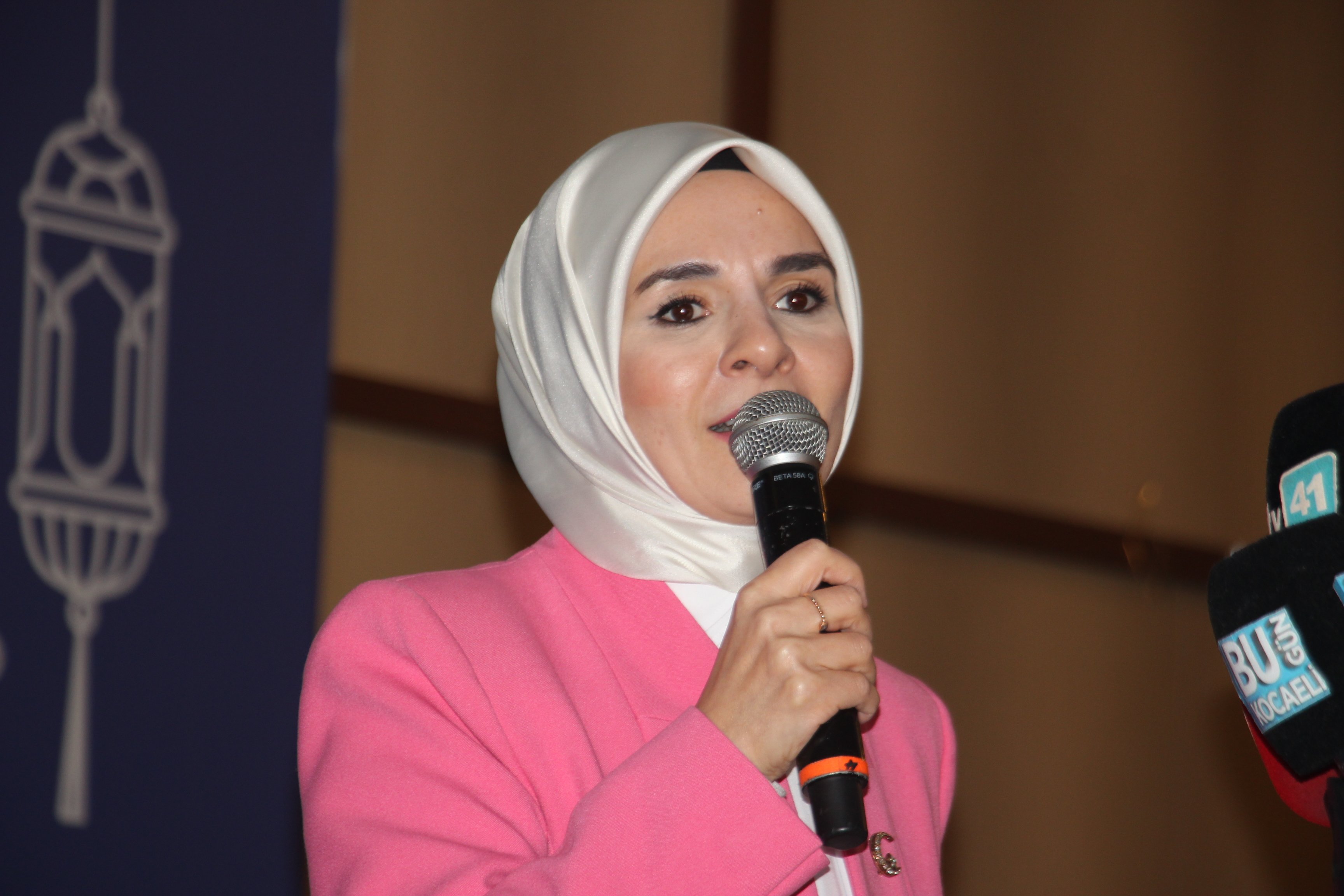 Bakan Mahinur Özdemir Göktaş yetim iftarında