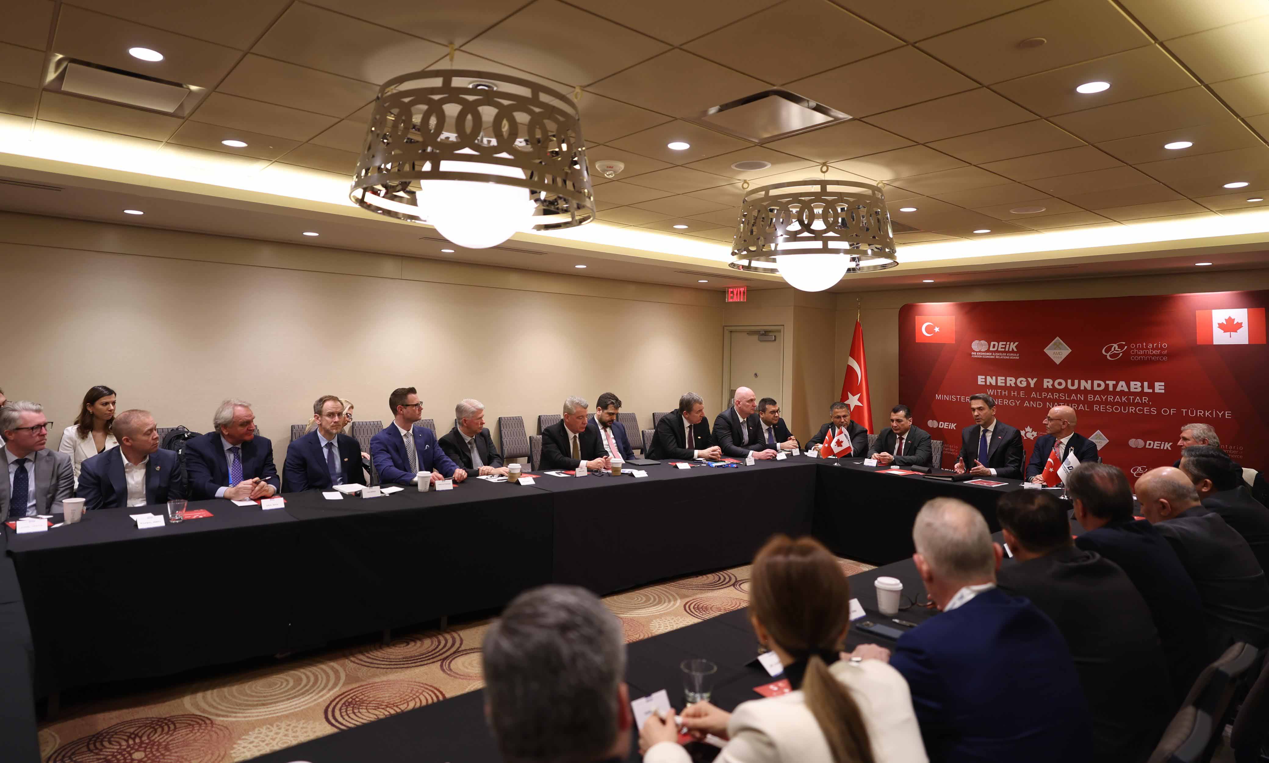 Bakan Bayraktar Kanada Türkiye görüşmeleri