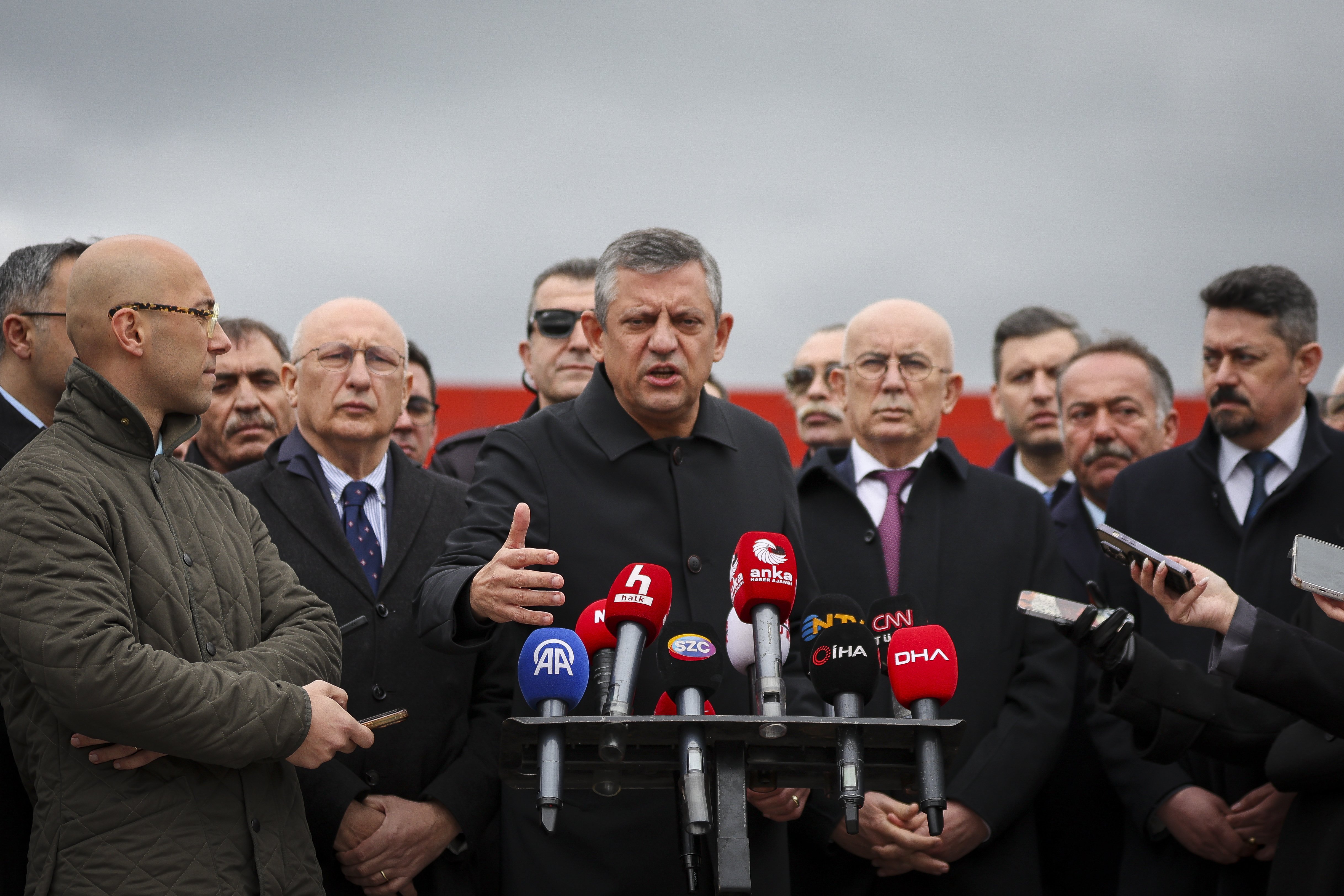 Özgür Özel Açıklama Yapıyor