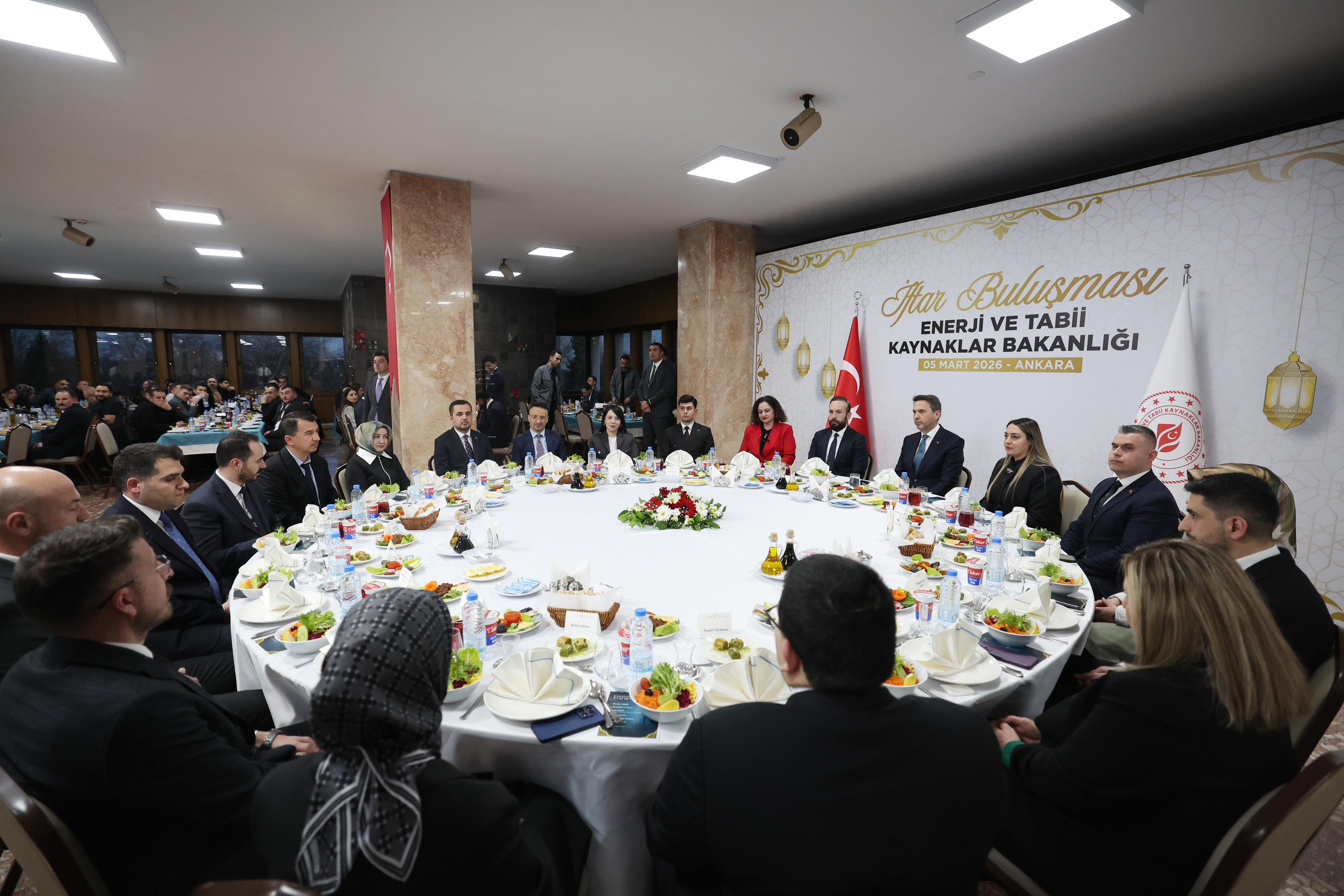 Bakan Alparslan Bayraktar iftar programında