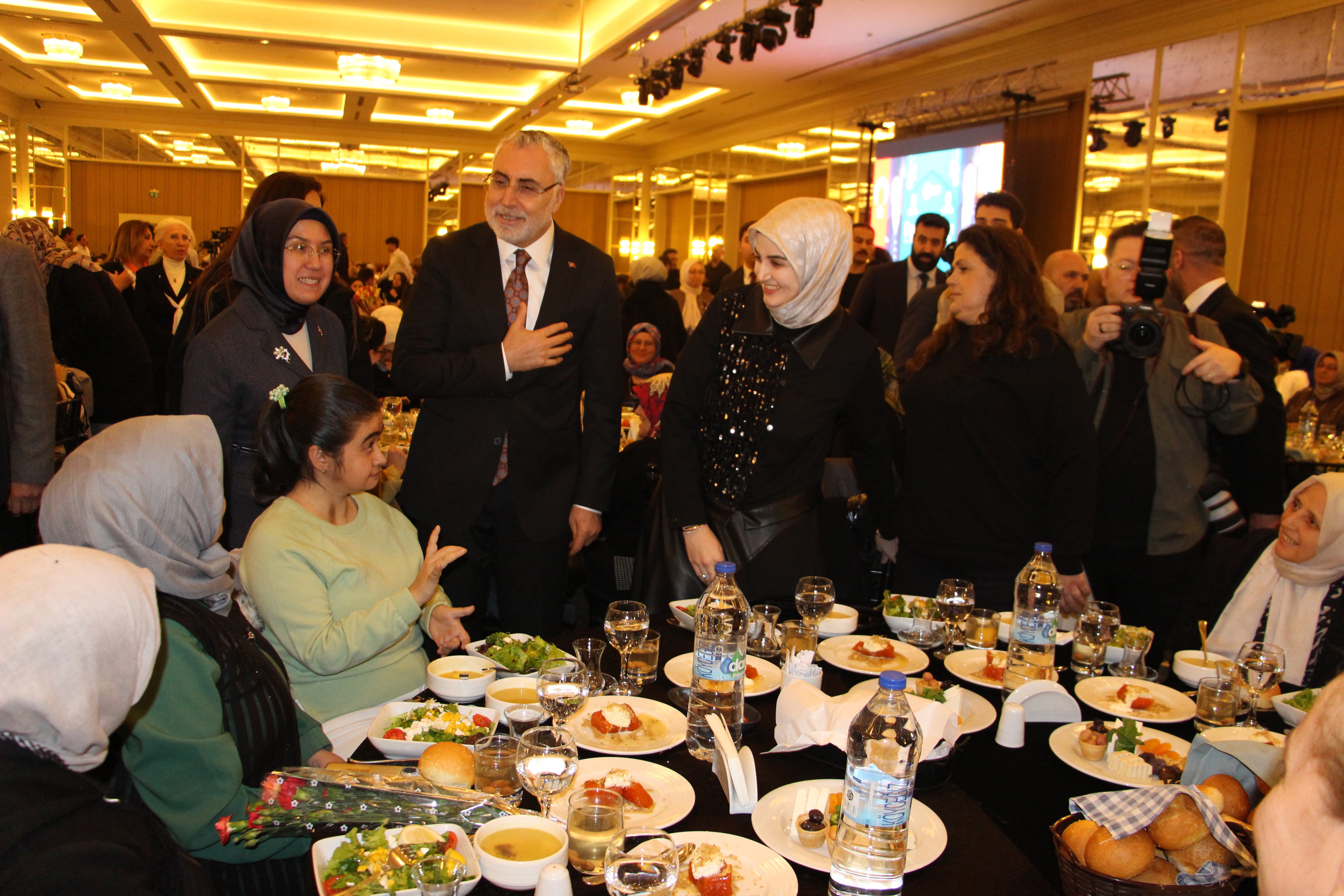 Bakan Işıkhan Kadınlarla İftar Sofrası