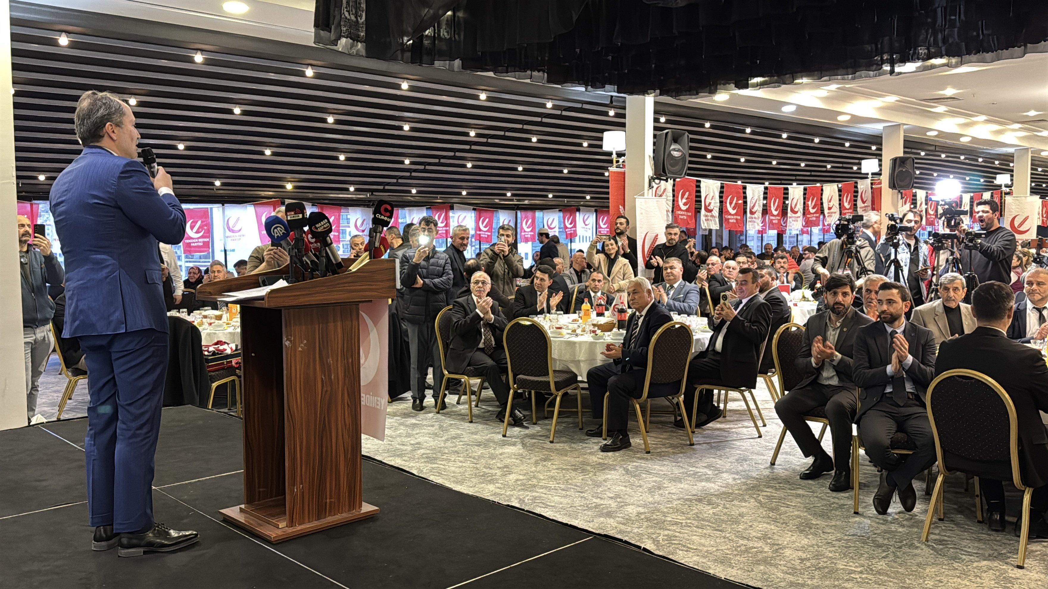 Fatih Erbakan ekonomik verileri açıklarken