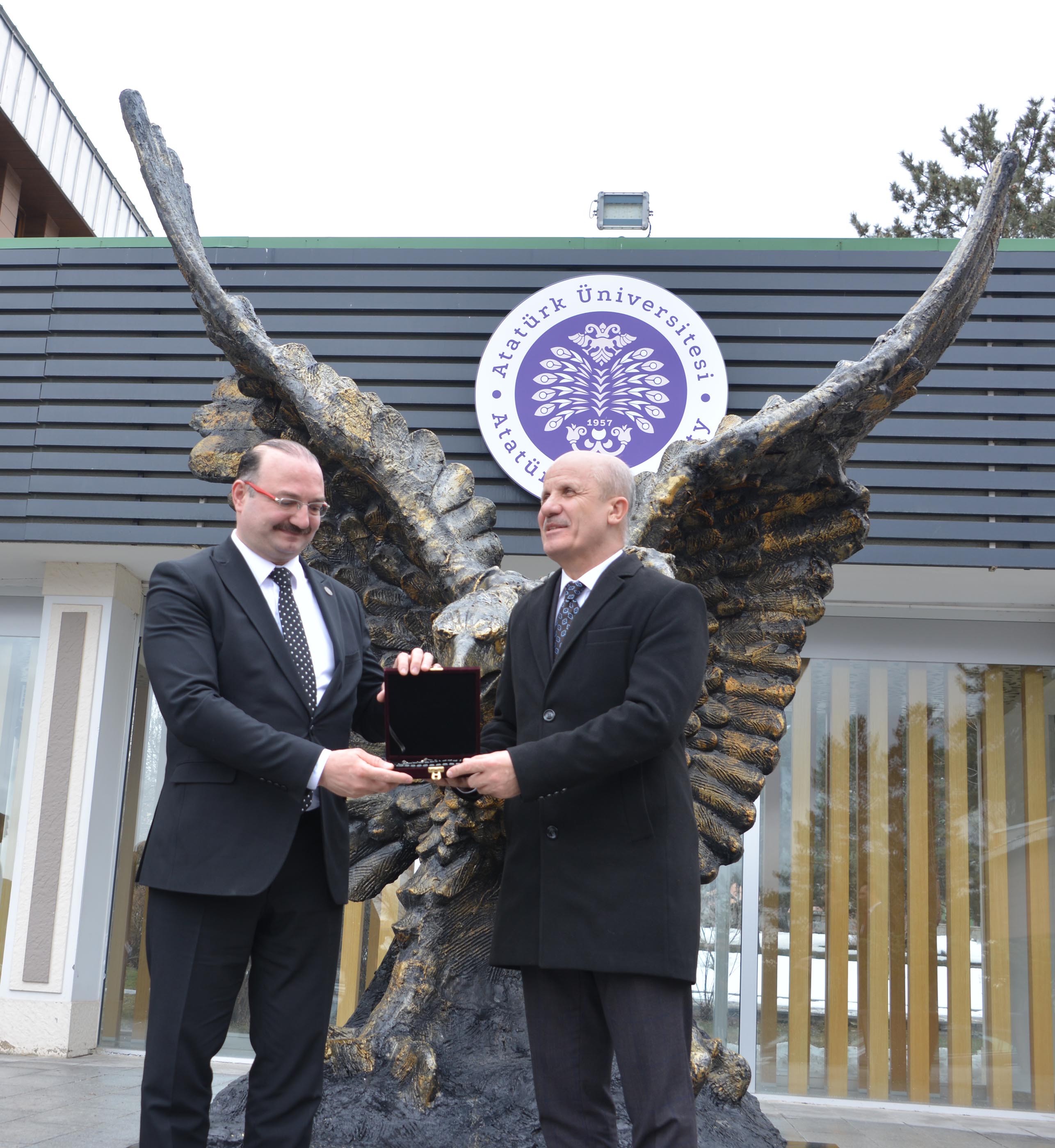 Prof. Dr. Erol Özvar toplantıda