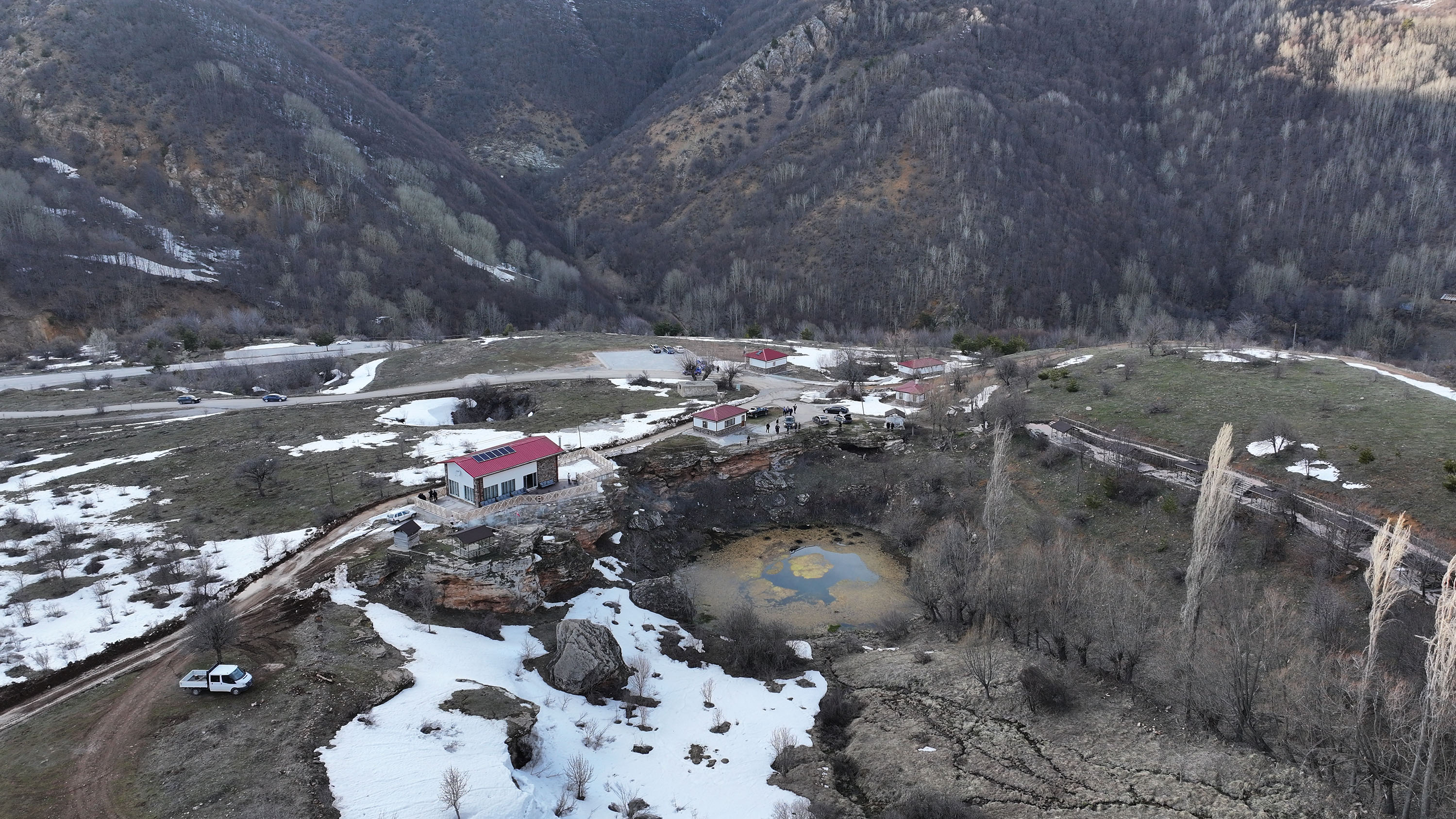 Dipsizgöl Şelalesi manzarası