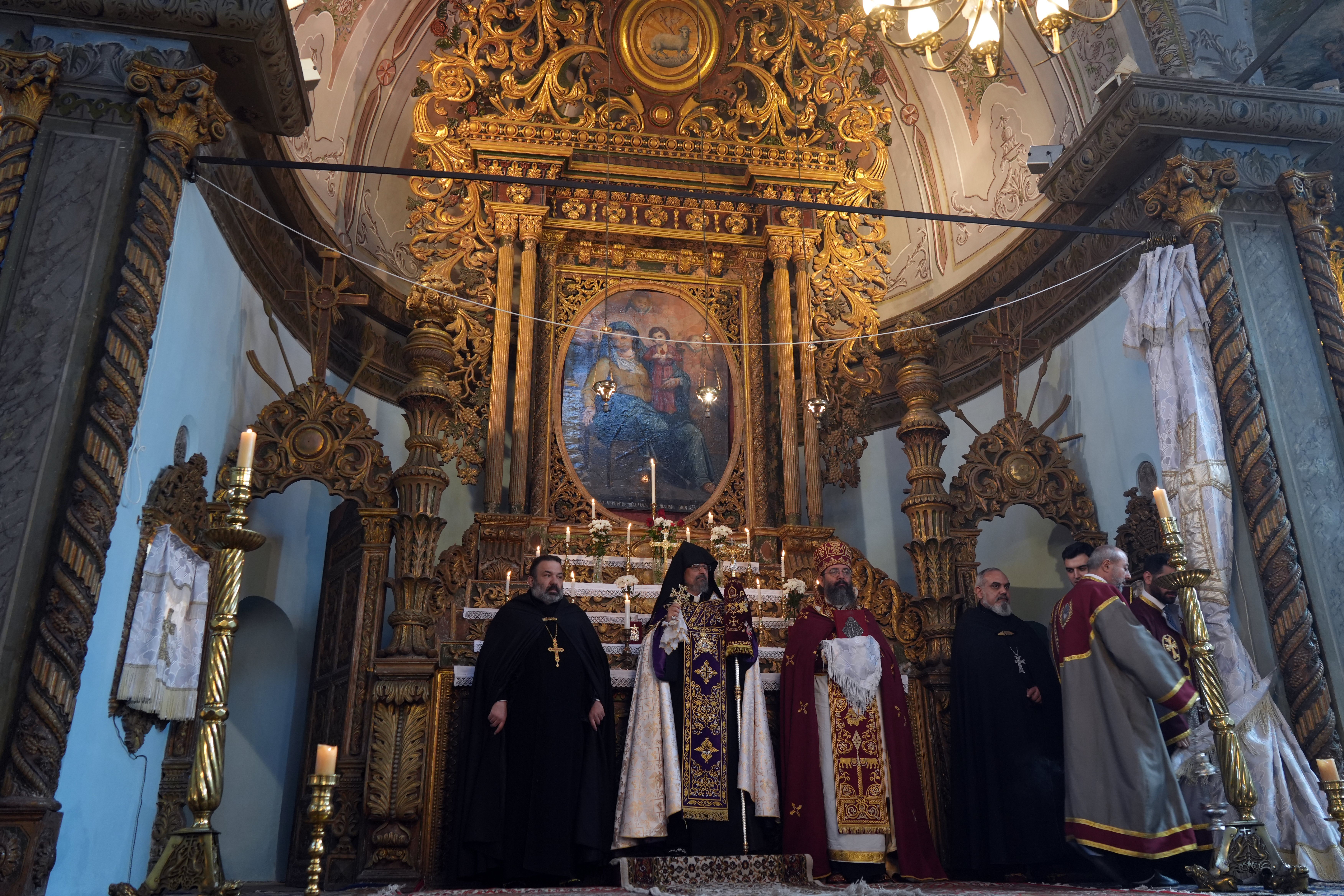 Kilisede Mum Yakılması