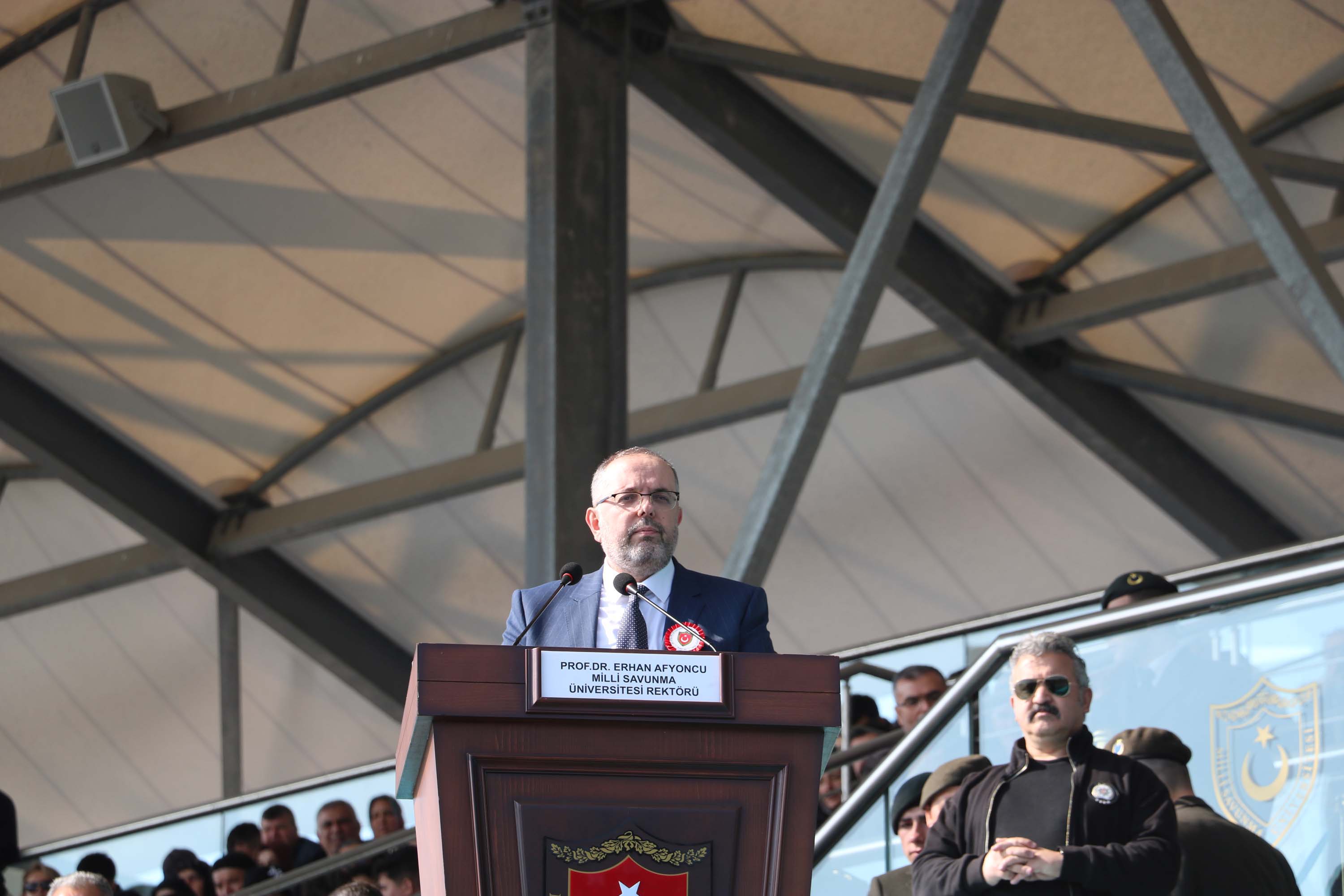 Mezun astsubaylara diplomaları veriliyor