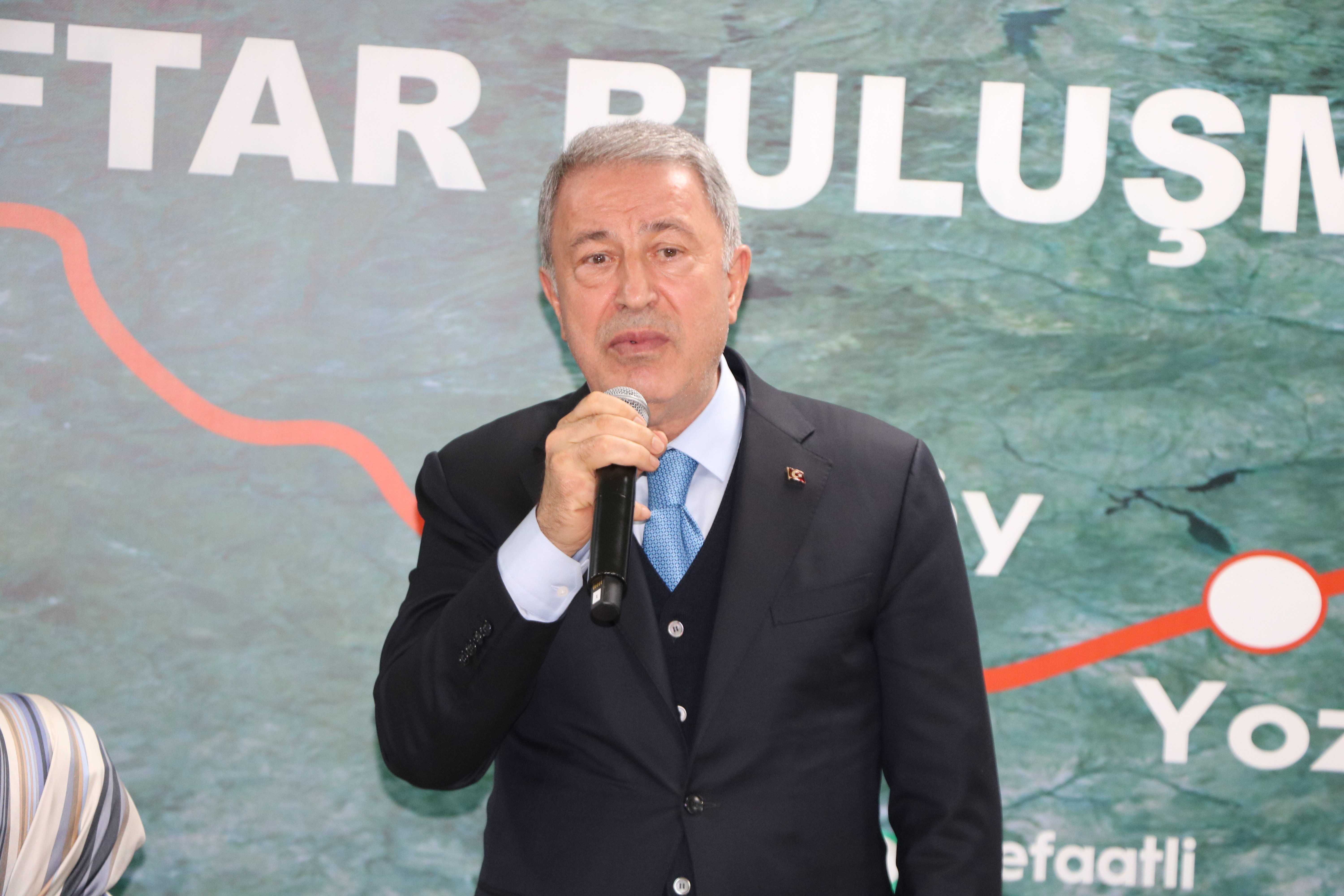 Hulusi Akar konuşma yaparken