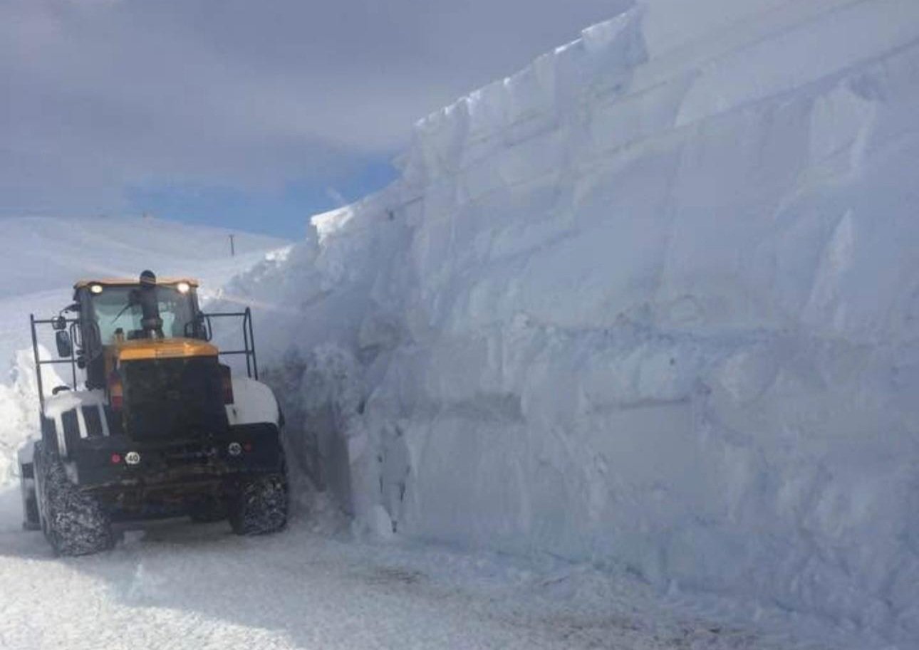 Van sınır hattı kar mücadelesi iş makineleri