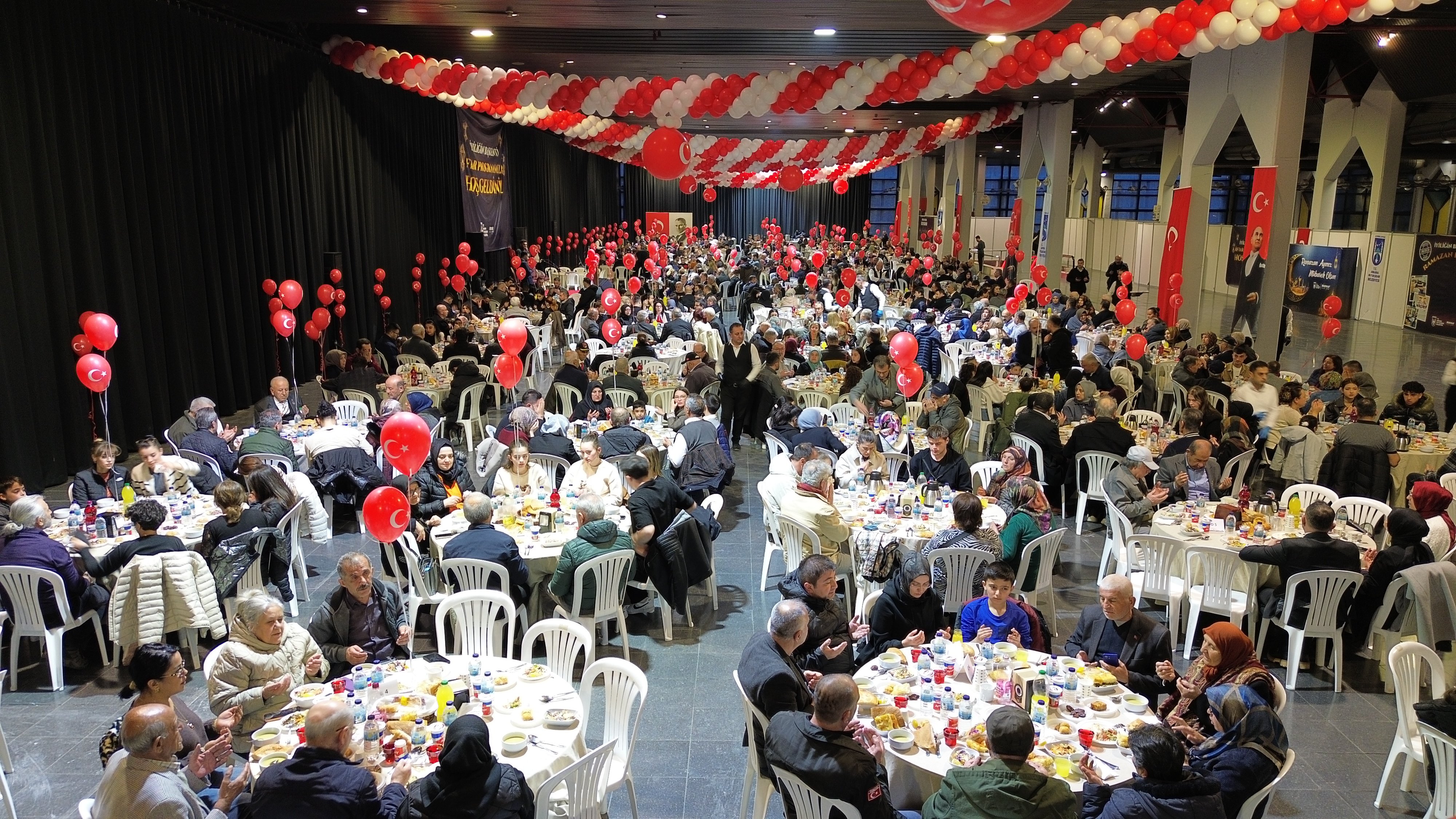 Mansur Yavaş iftar programında şehit aileleriyle