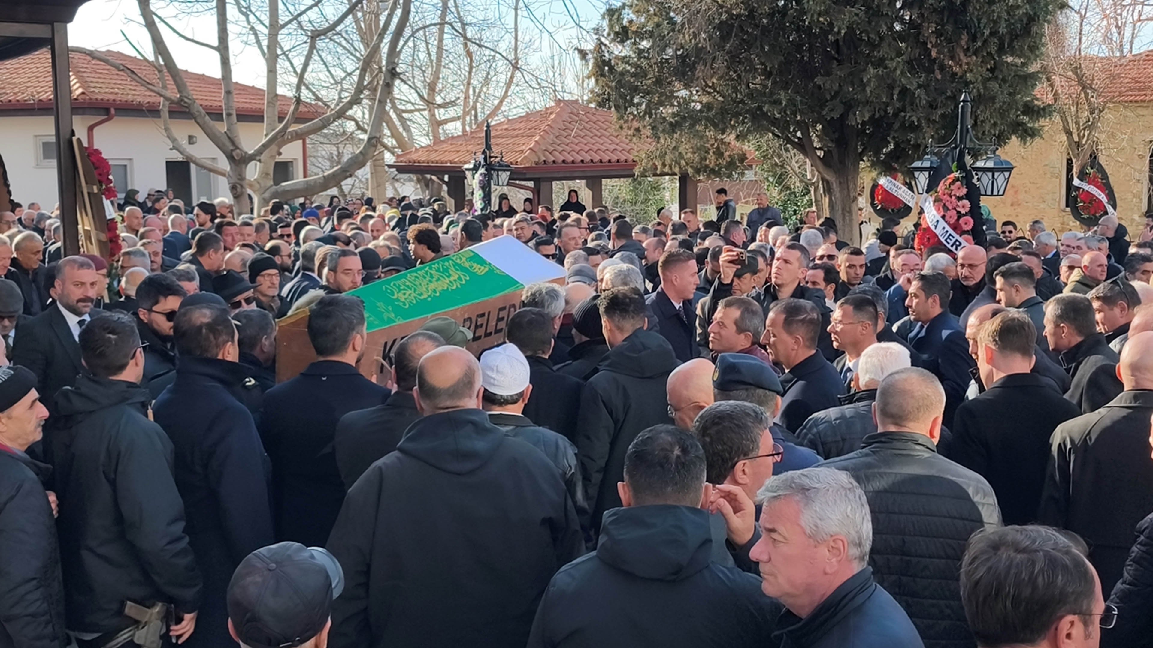 Mustafa Aksal defin işlemi