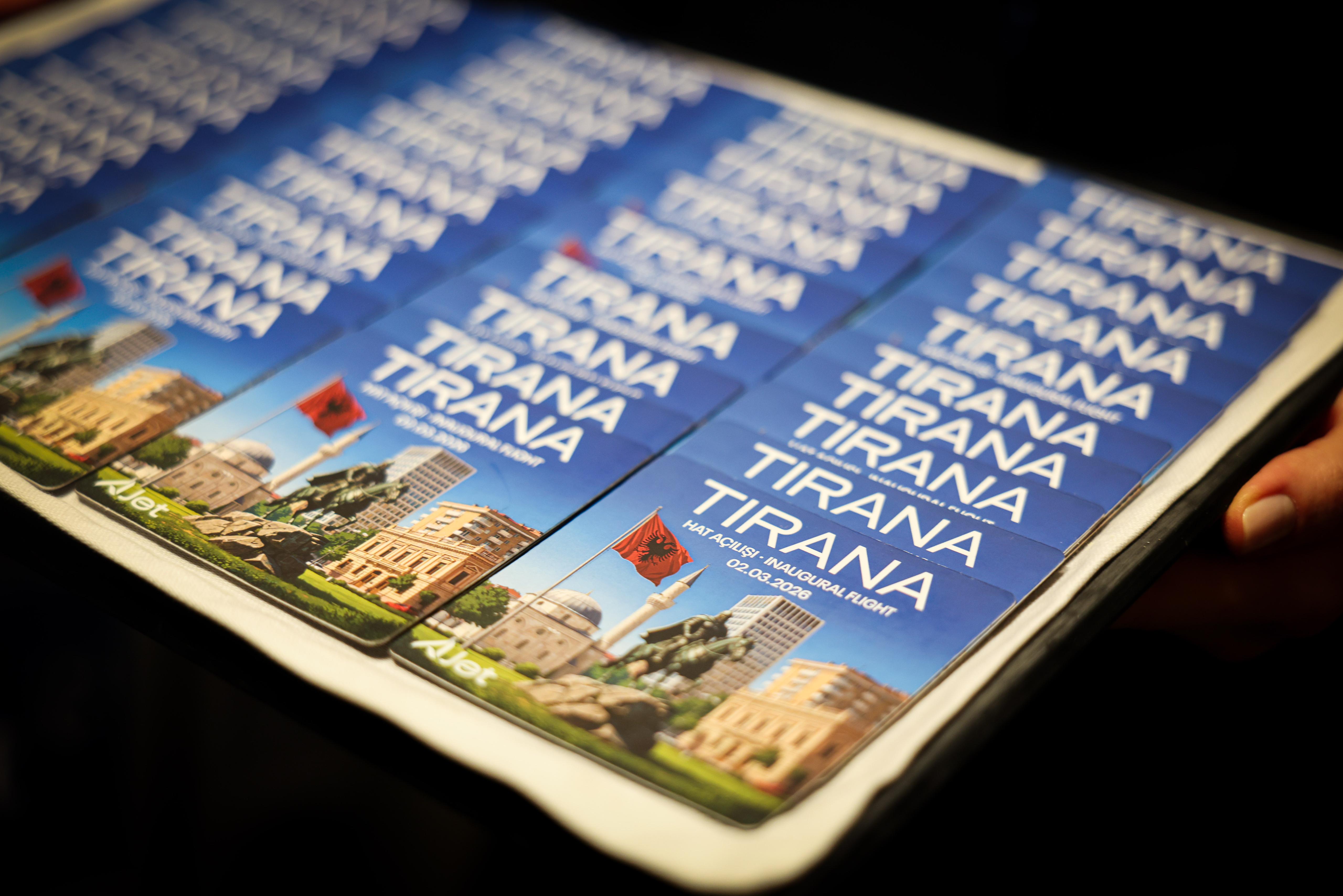 AJet uçağı Tiran Havalimanı