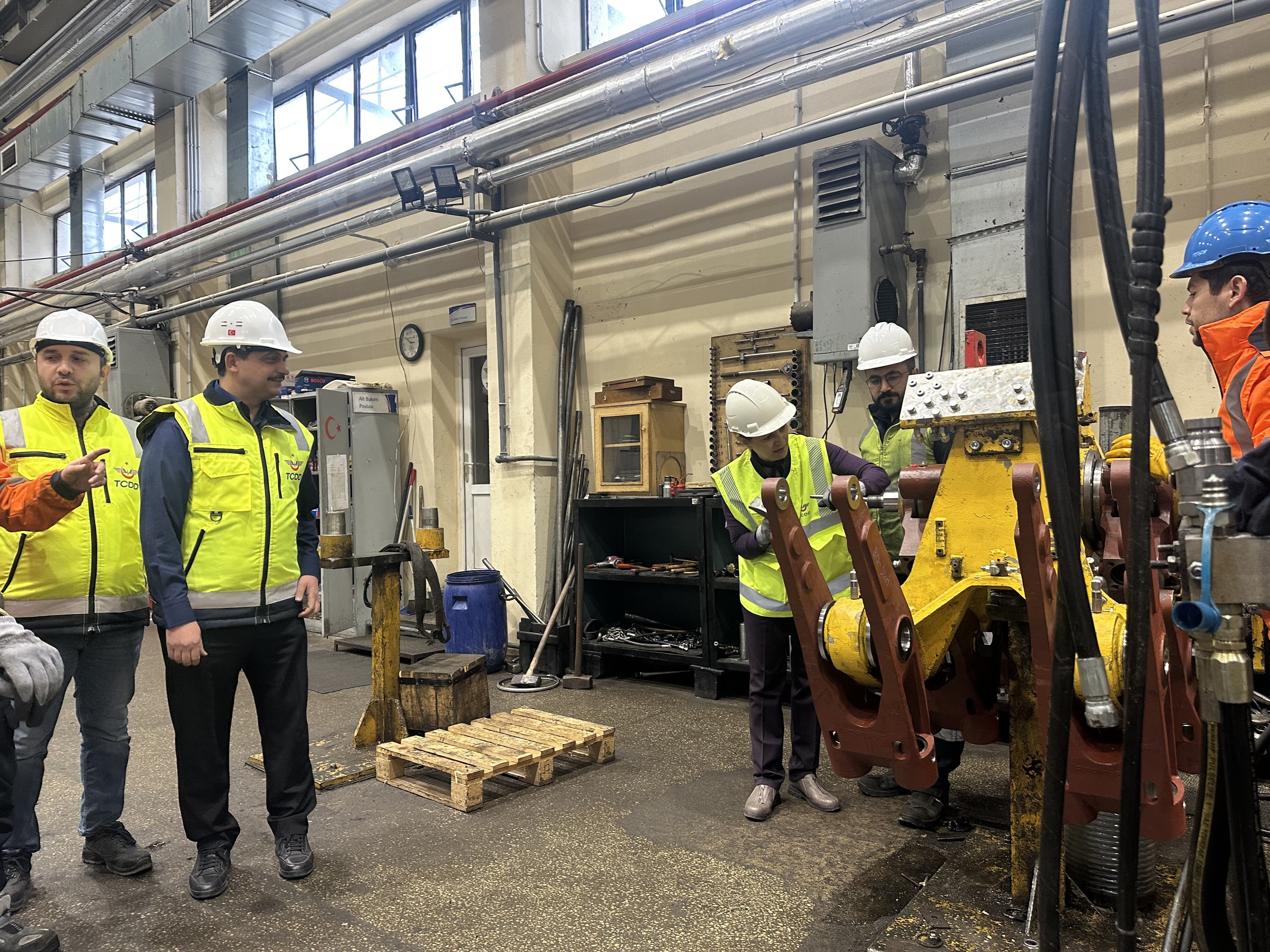 Tren rayları bakım