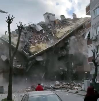 Avcılar bina çökme anı