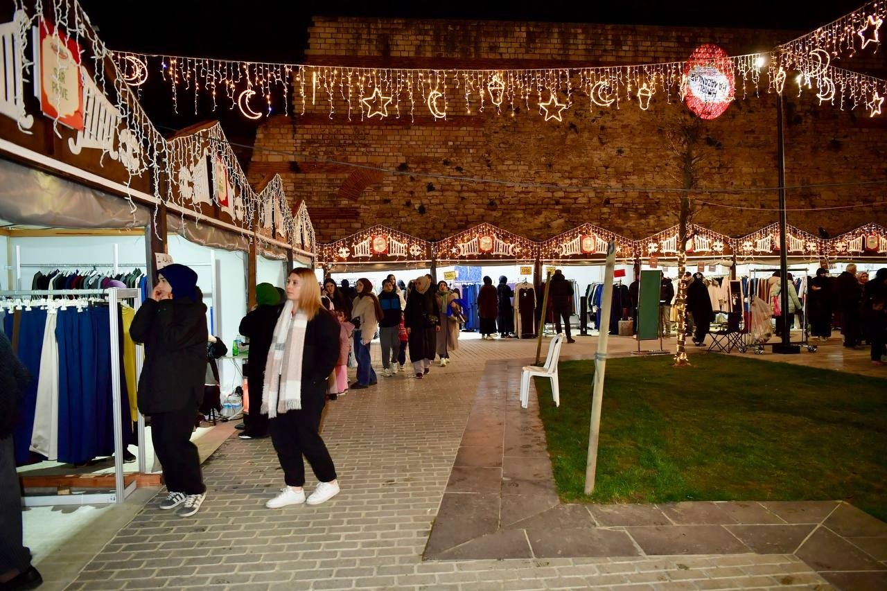Fatih Ramazan çarşısı ve stantlar