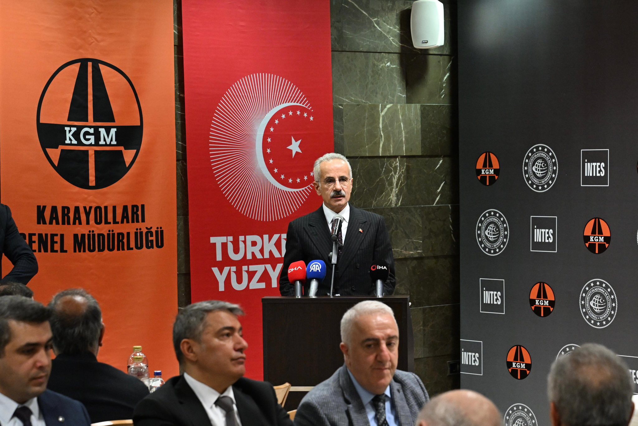 Bakan Uraloğlu İnşaat Sektörü Temsilcileriyle