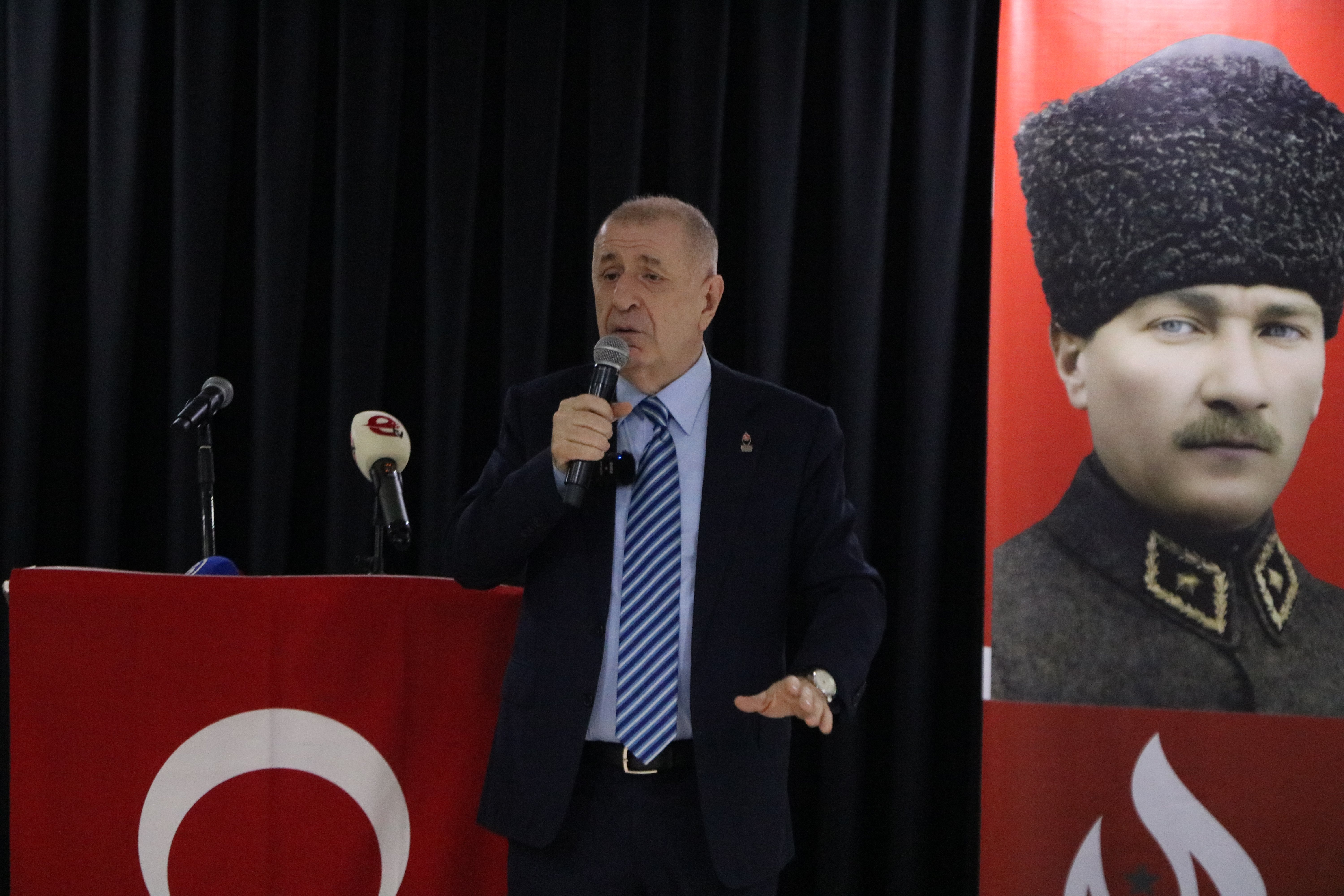 Ümit Özdağ Zafer Partisi iftar programında