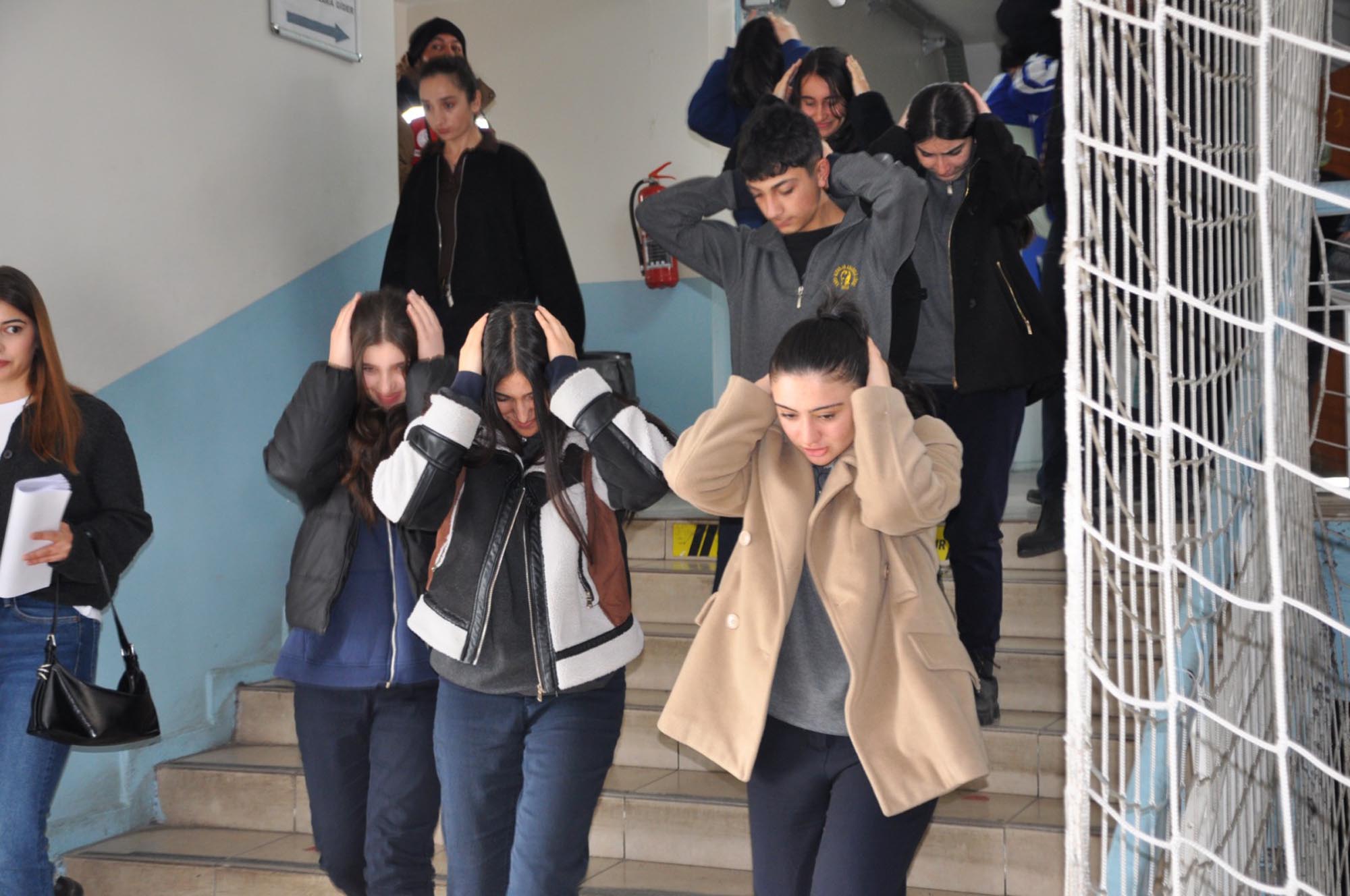 Öğrenciler Tatbikat Sonrası