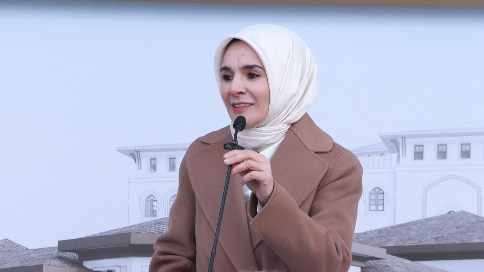 Protokol üyeleri temel atma işlemi için hazırlanıyor