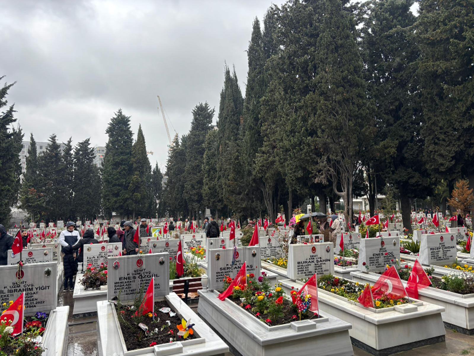 Şehit aileleri Edirnekapı Şehitliği