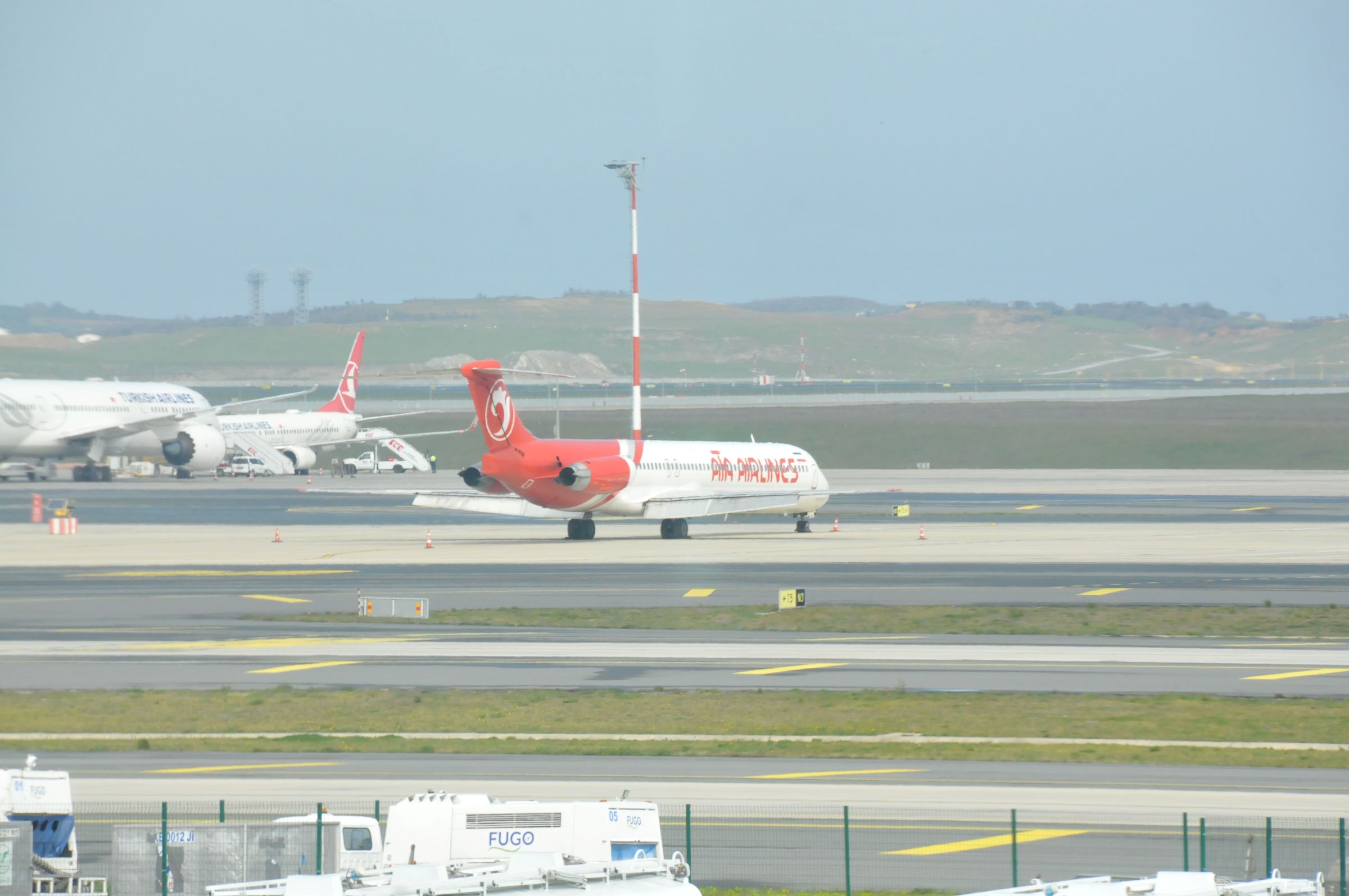 İstanbul Havalimanı apronunda bekleyen uçaklar