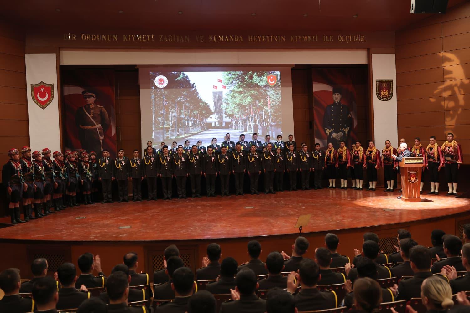 Bakan Güler ve Komutanlar Harbiyelilerle