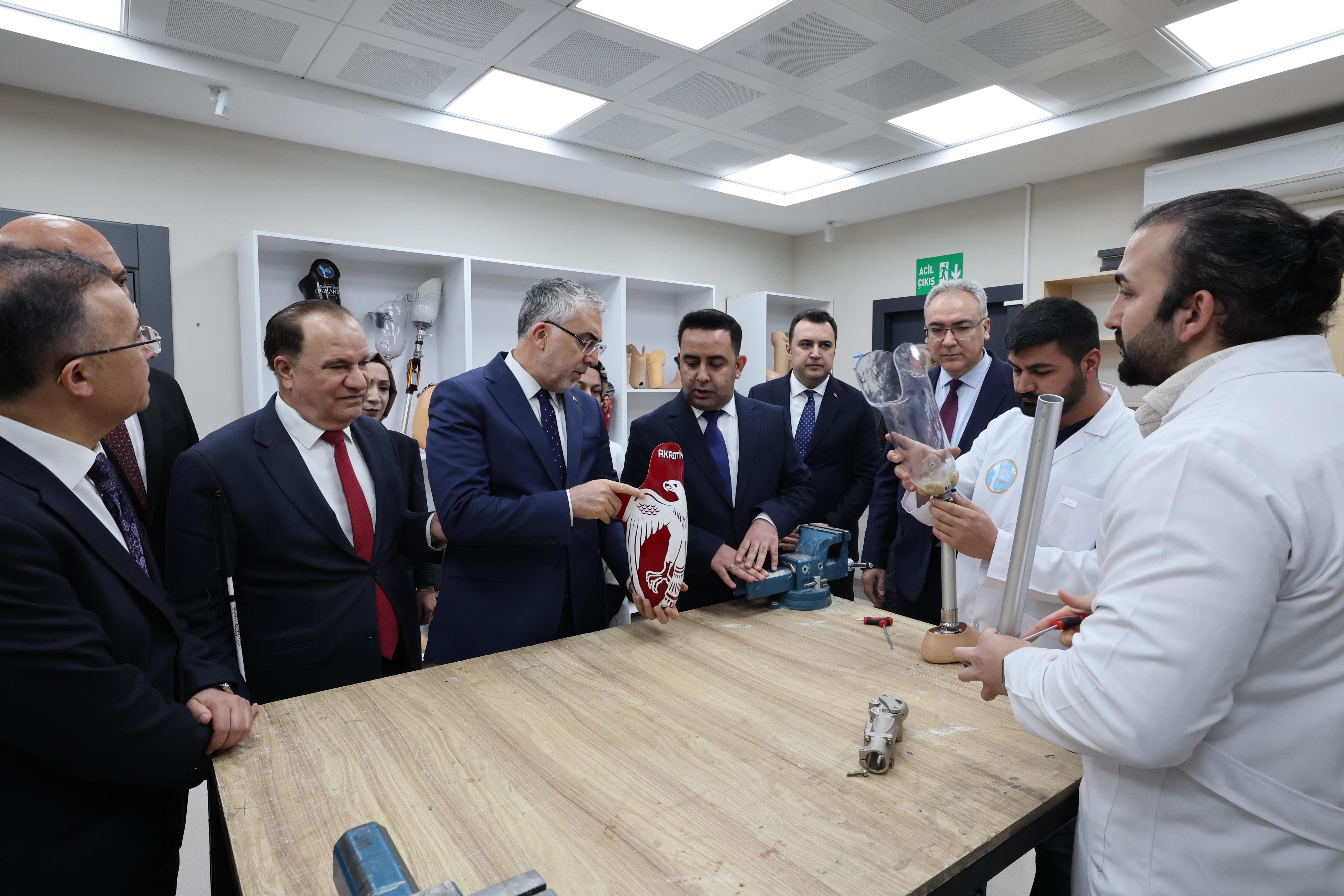 Bakan Işıkhan Engelli Vatandaşlarla