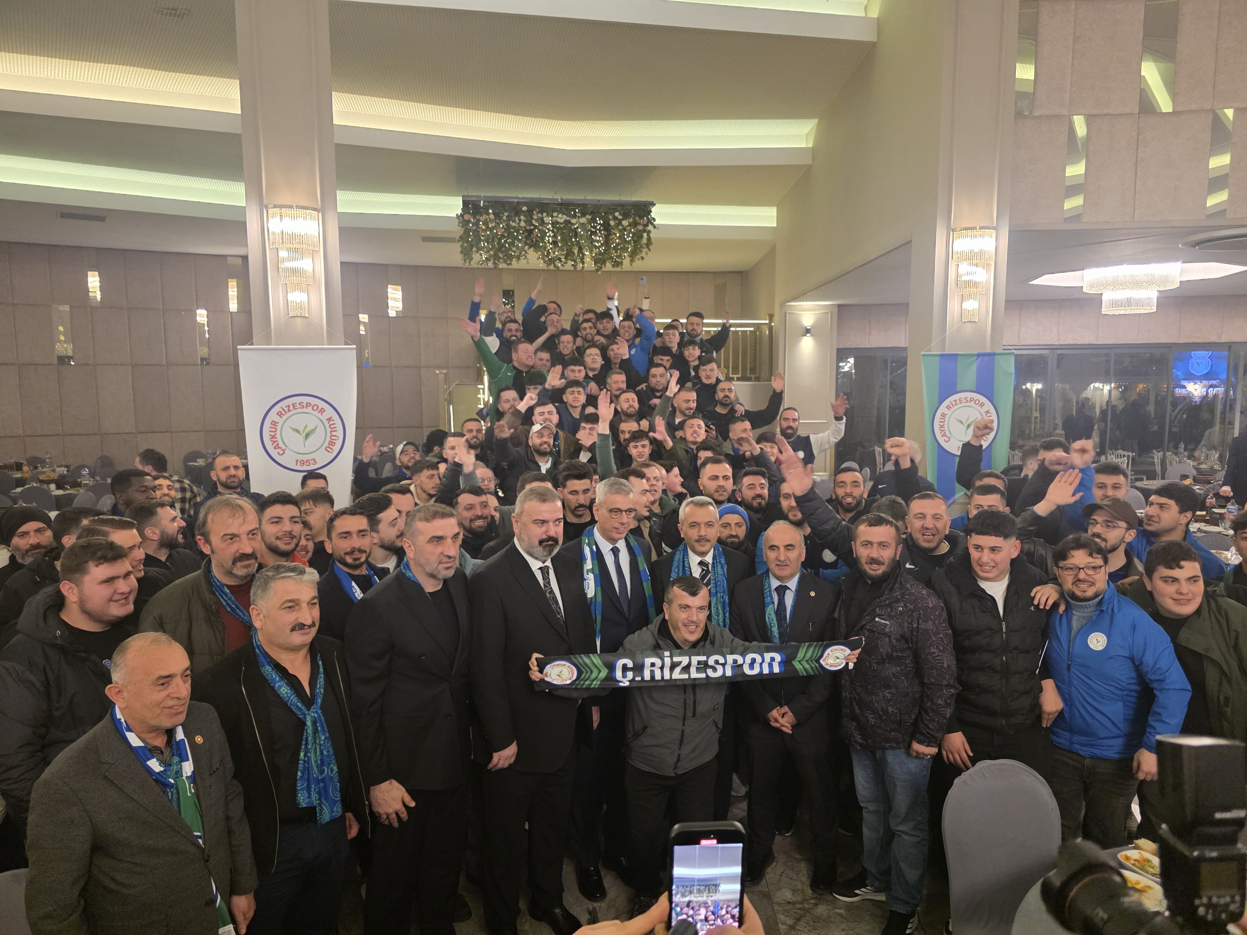 Bakan Kemal Memişoğlu iftar programında konuklarla