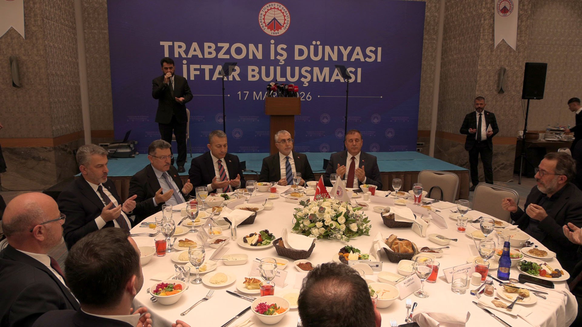 Bakan Işıkhan Protokol Üyeleriyle