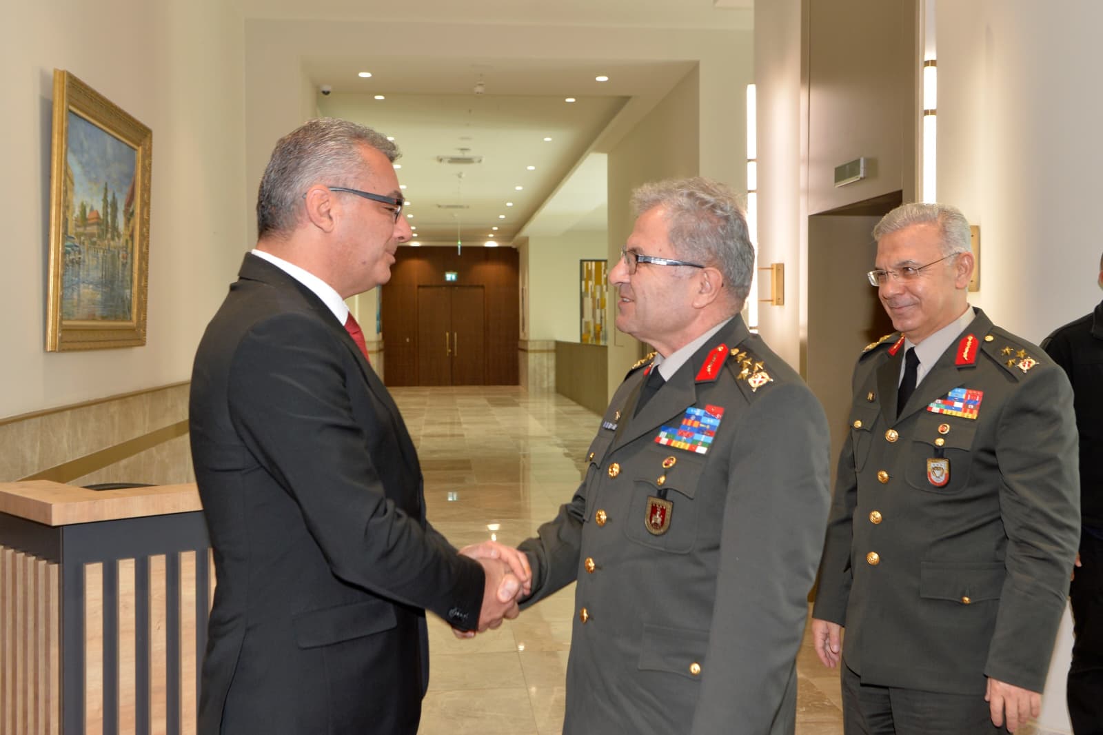 KKTC Cumhurbaşkanlığı kabulü hediye takdimi