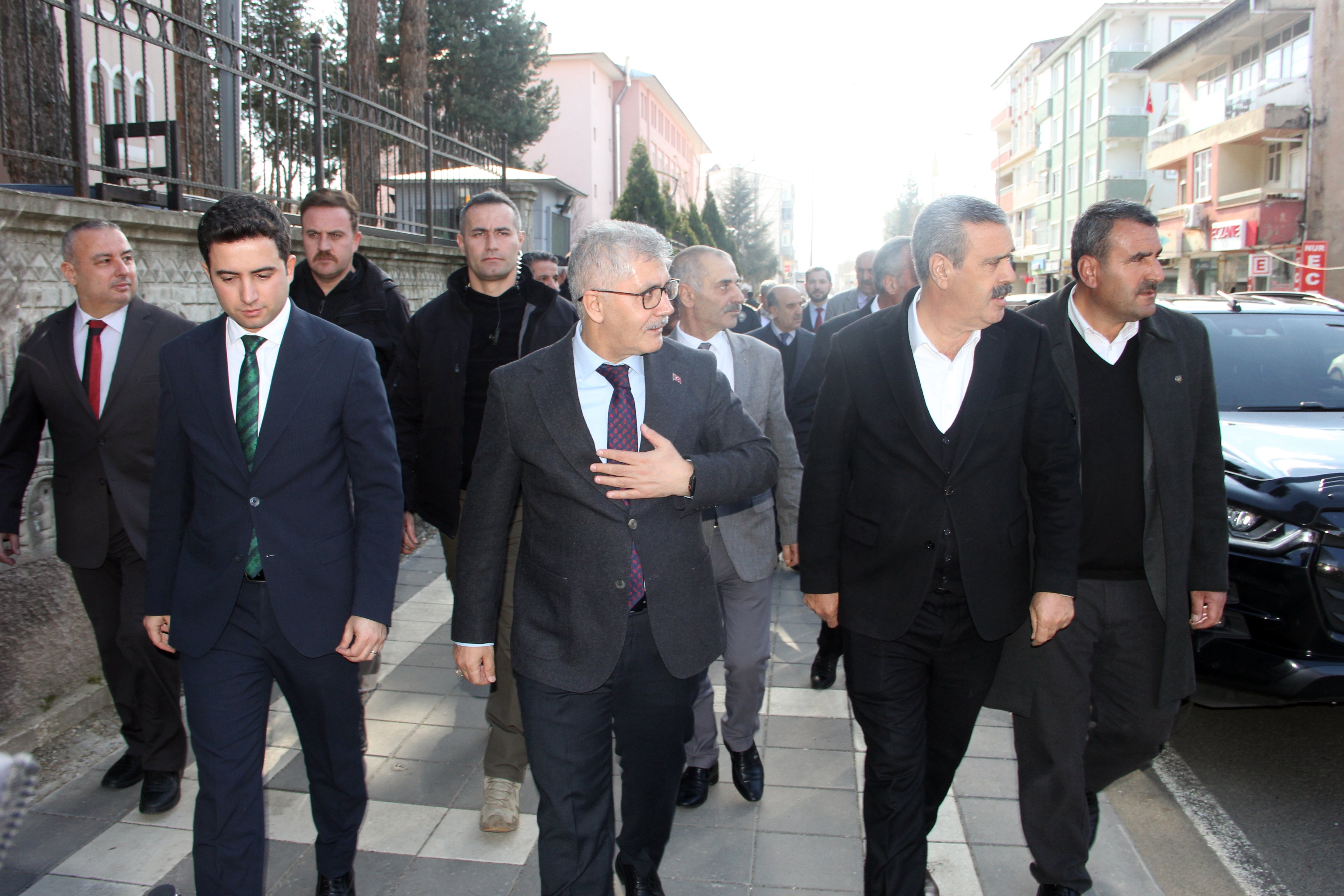 Vali Çelik ilçe meydanında