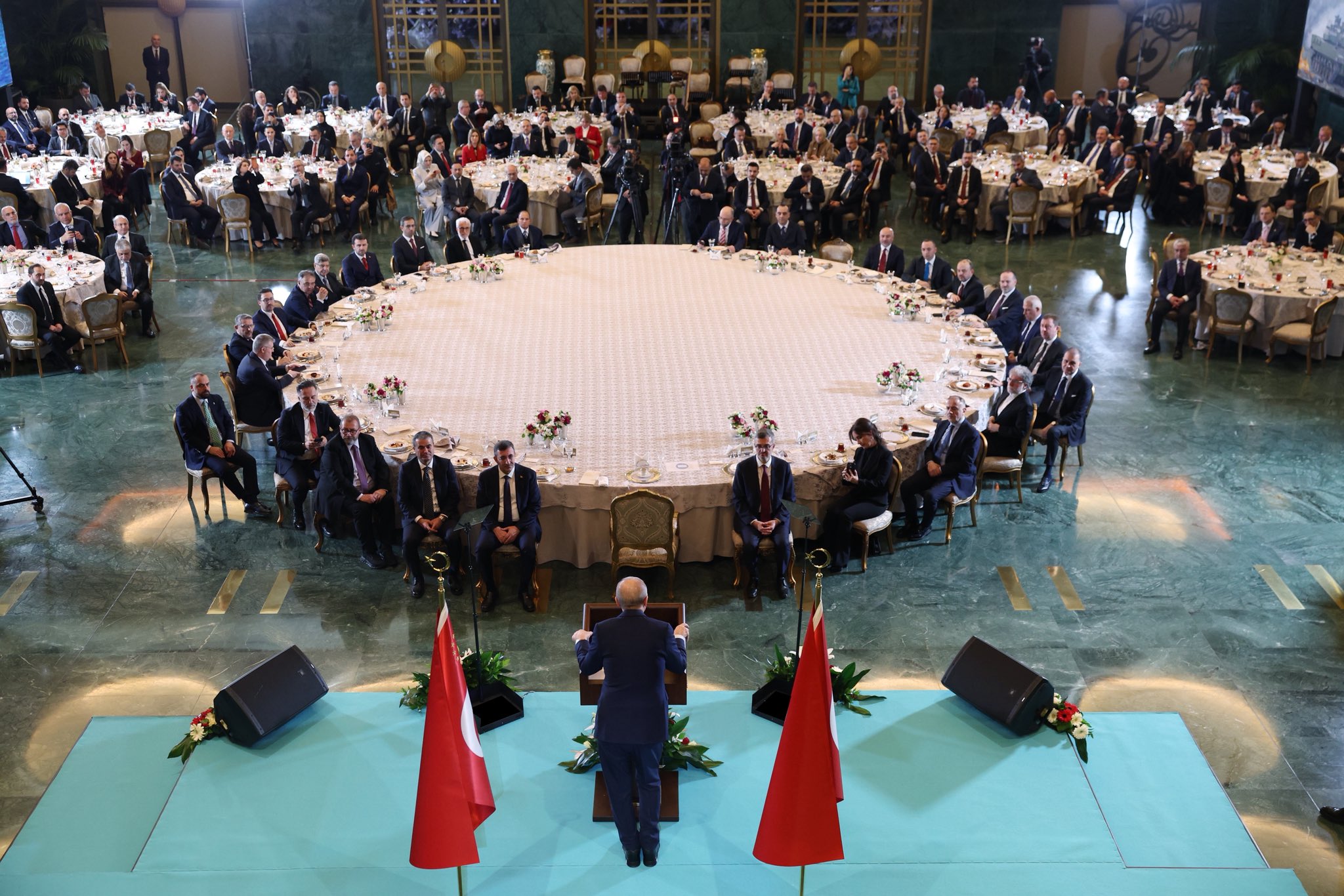 Cumhurbaşkanı Erdoğan Gazetecilerle İftar Sofrasında