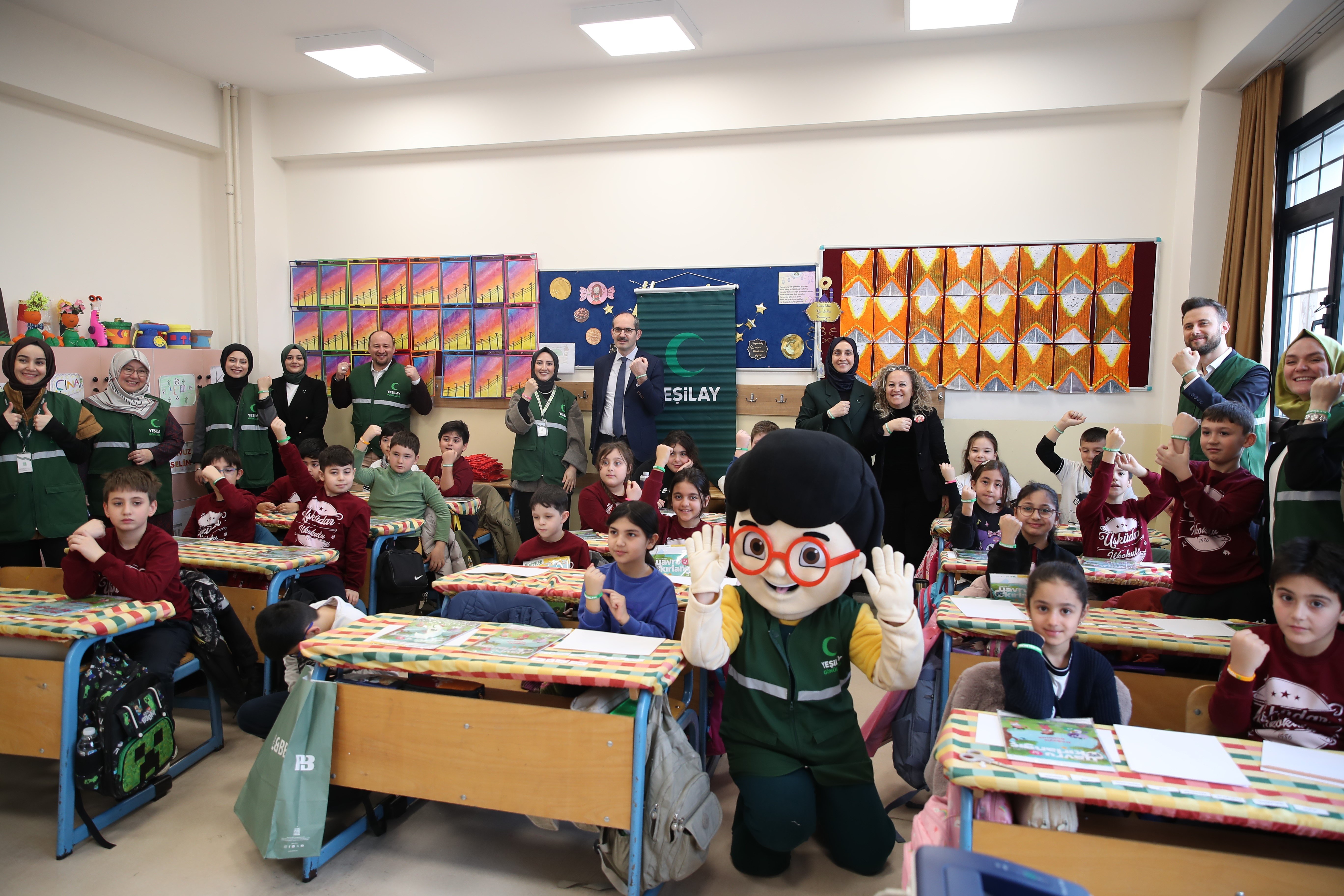 Yeşilay Maskotları Öğrencilerle