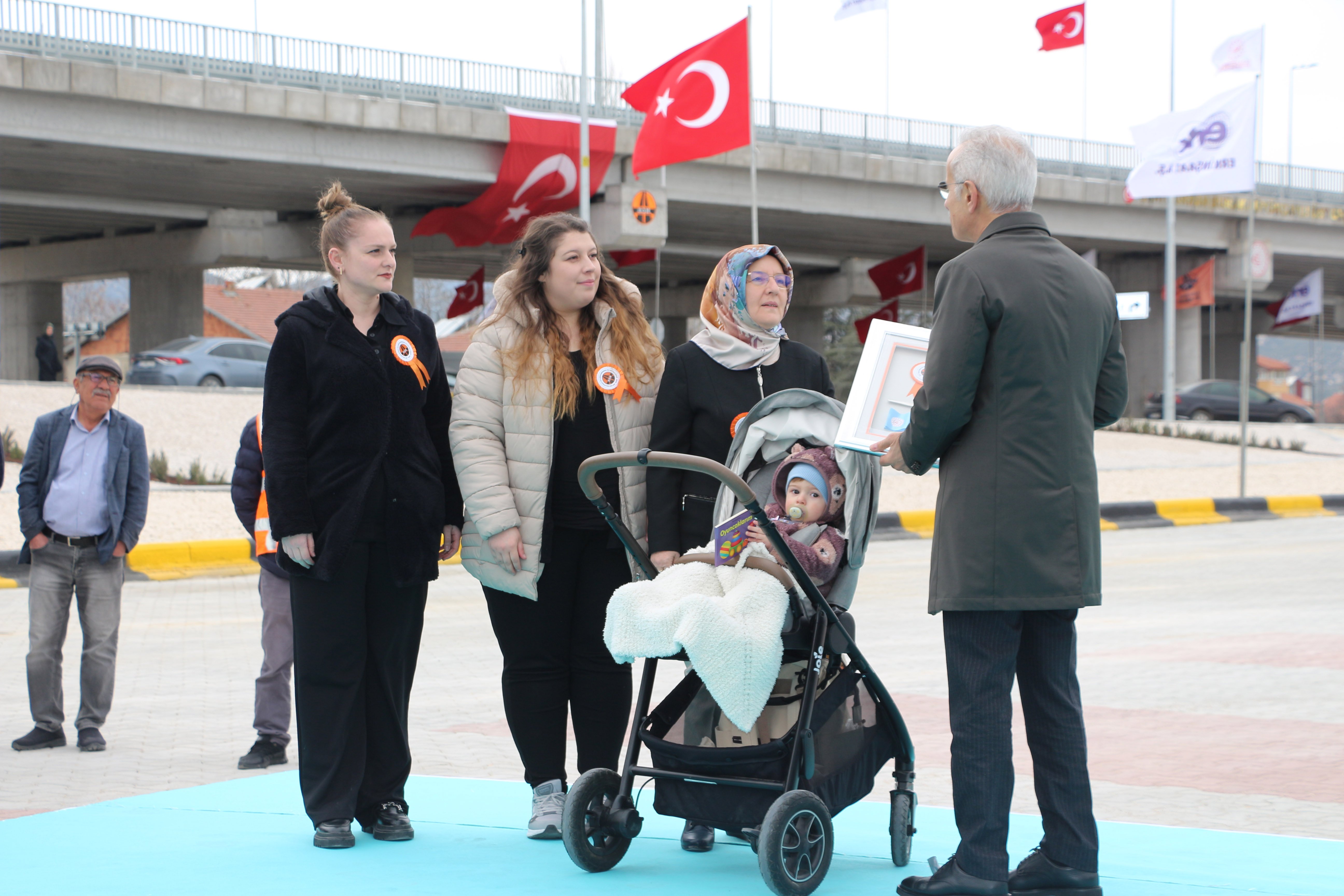Bakan Uraloğlu açılış töreninde konuşma yapıyor