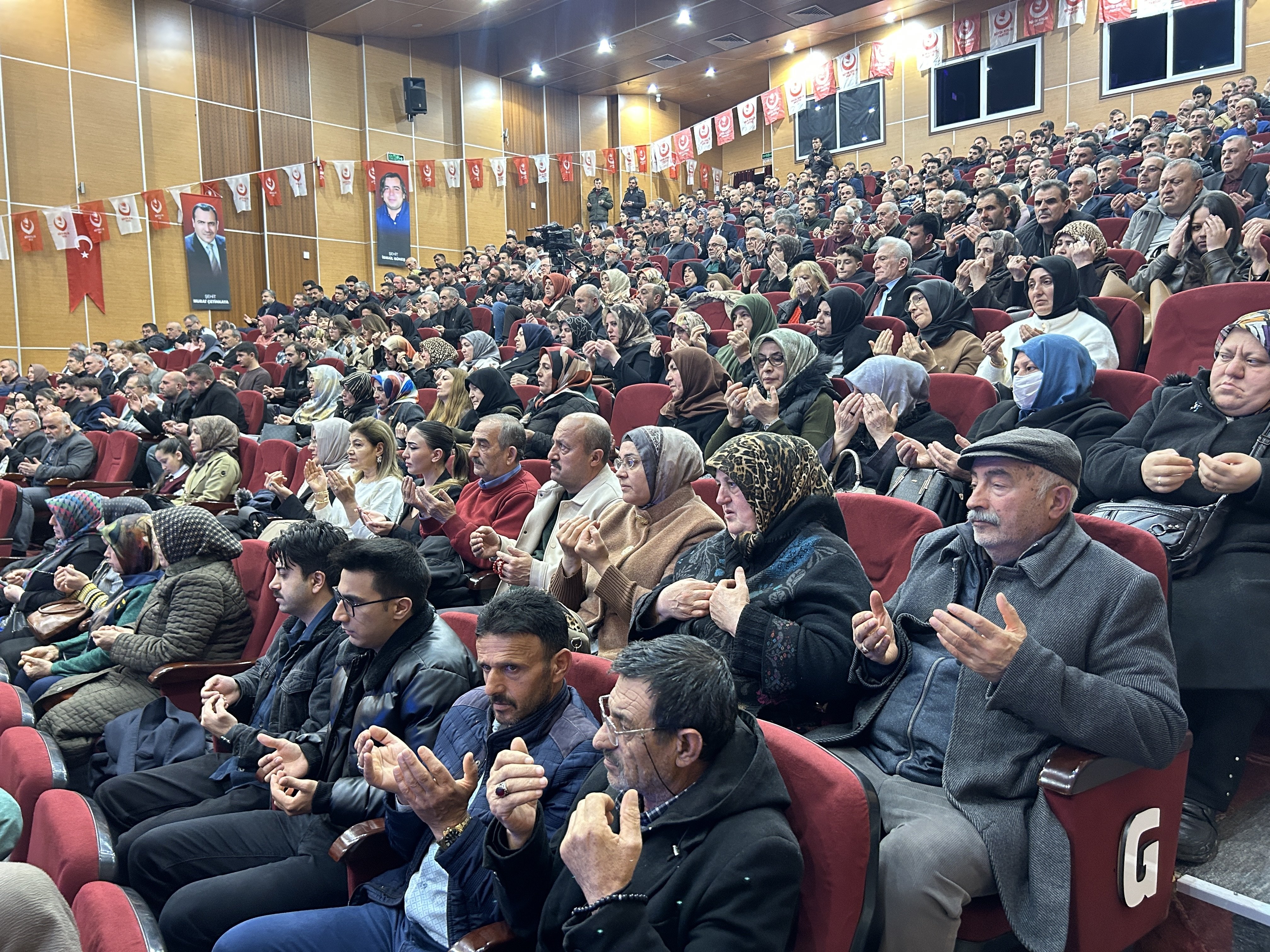 Mustafa Destici ve beraberindekiler