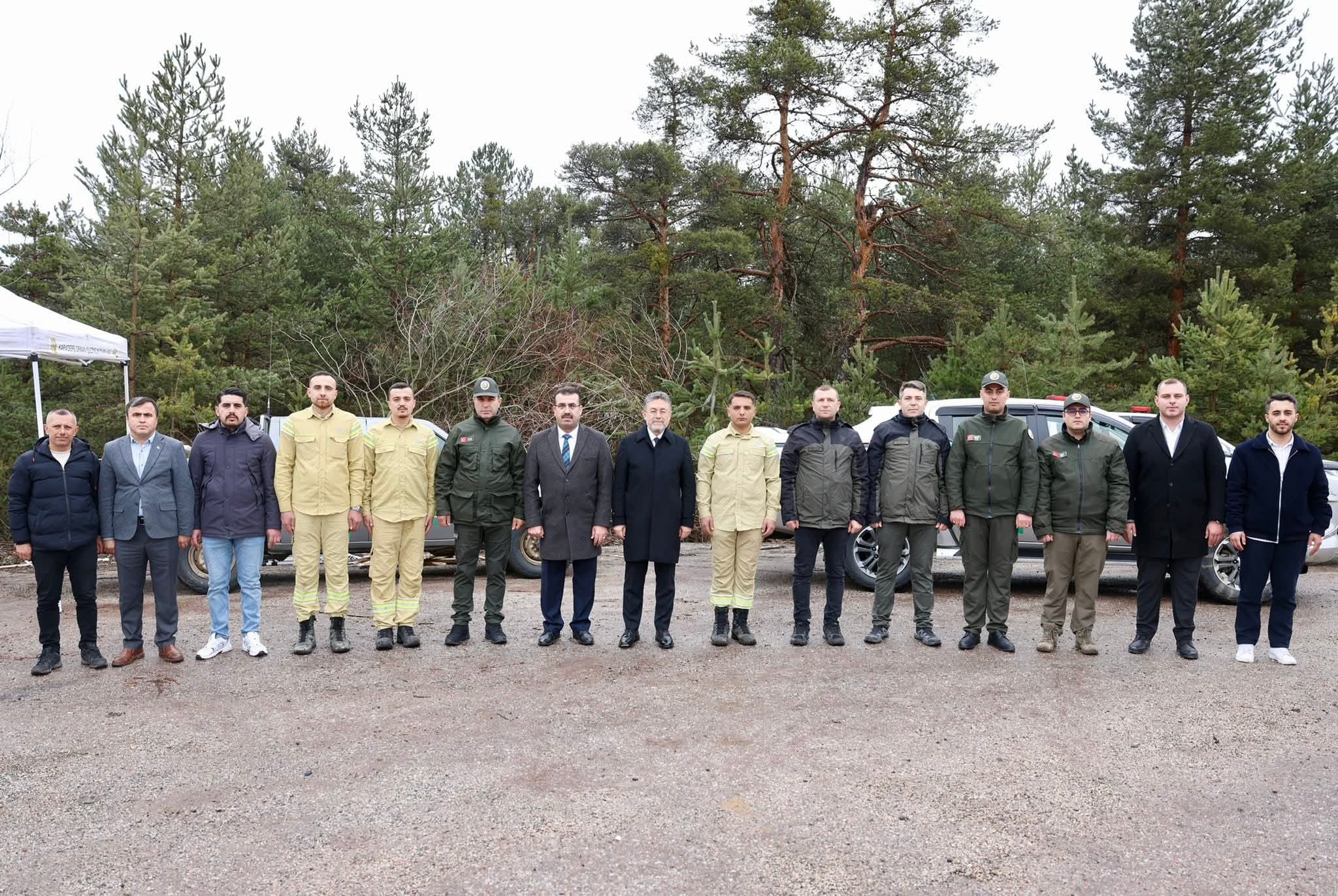 Bakan İbrahim Yumaklı vatandaşlarla bir arada