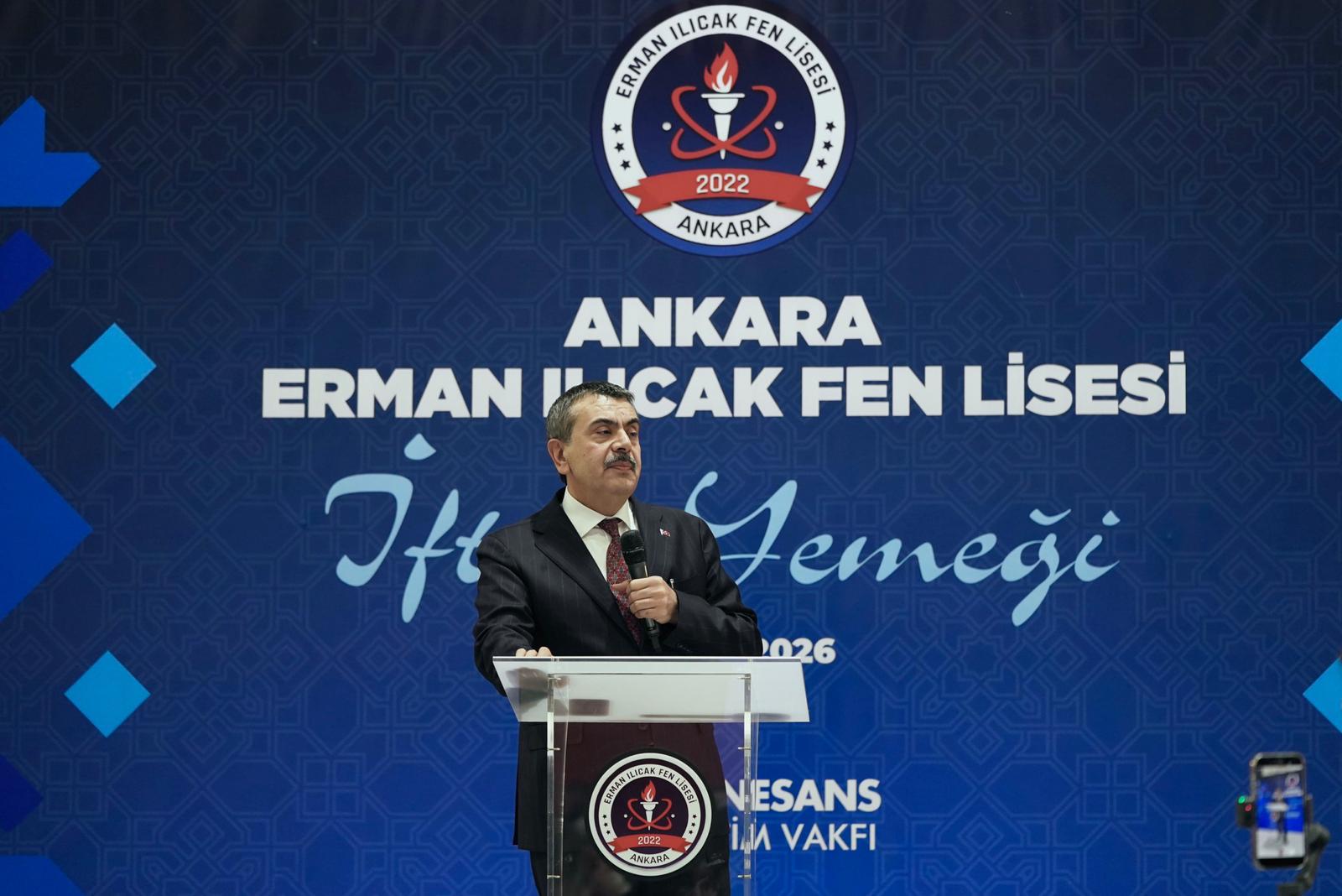Bakan Yusuf Tekin öğrencilerle iftar