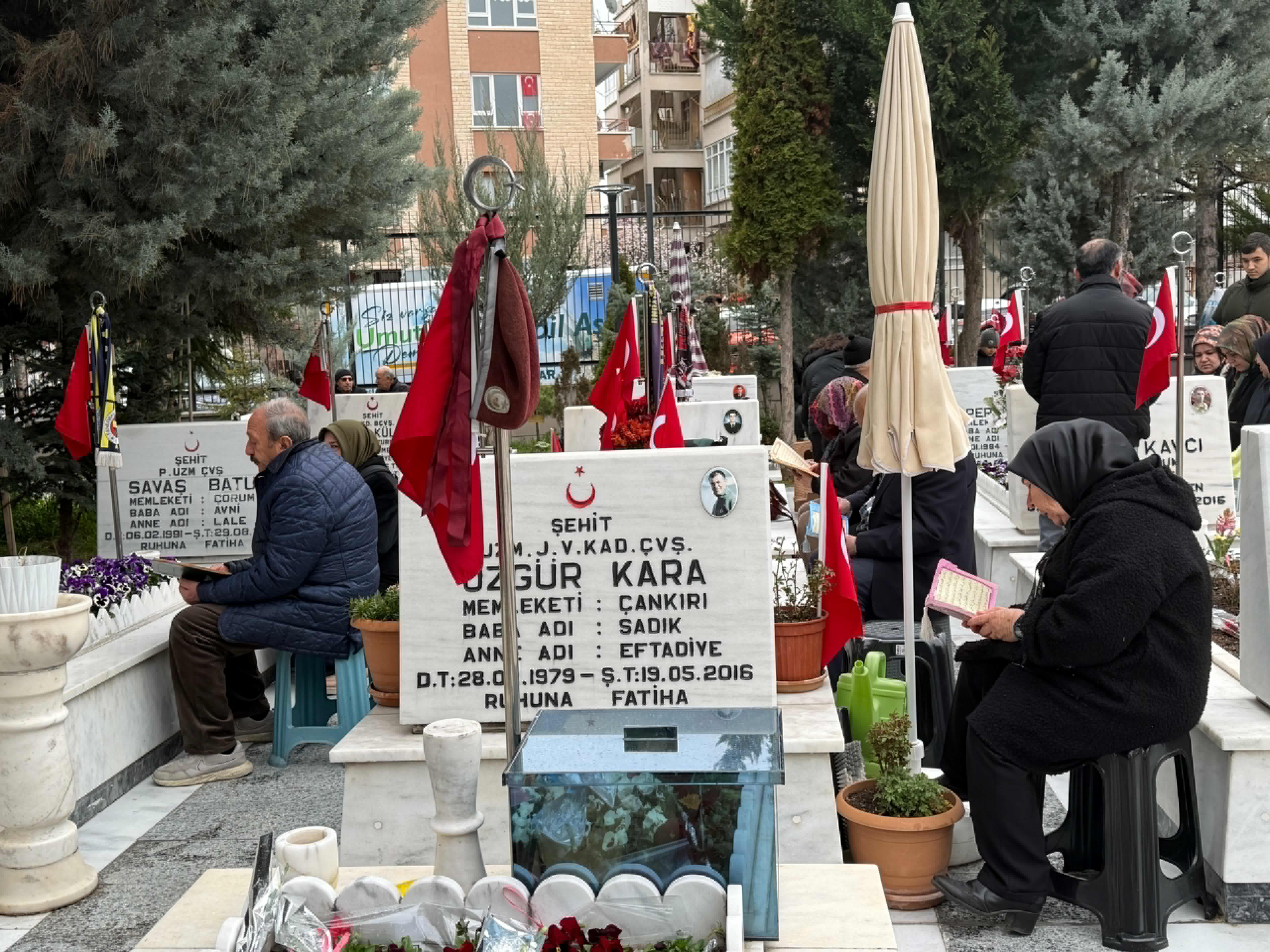 Ankara şehitliklerinde Ramazan Bayramı arifesi dua ve ziyaret